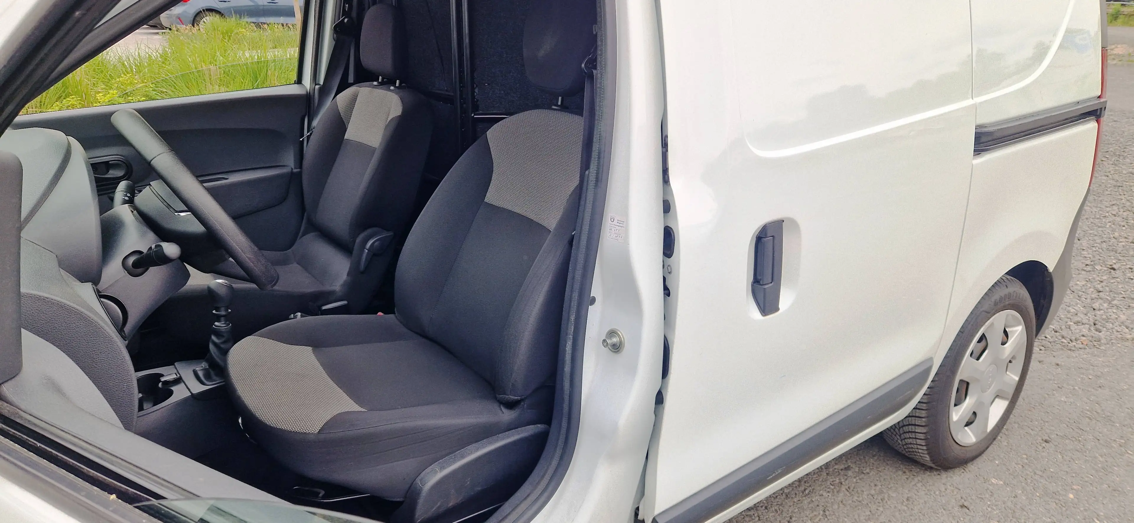 Dacia Dokker Comfort/2 Schiebetüren/Navi/PDC/Tempomat/Klima/Finanzierung ab 6,99%/ — photo 12