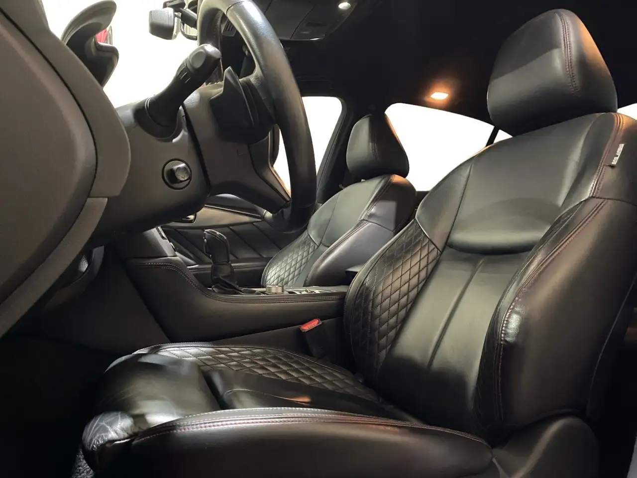 Infiniti Q50 снимка Infiniti Q50