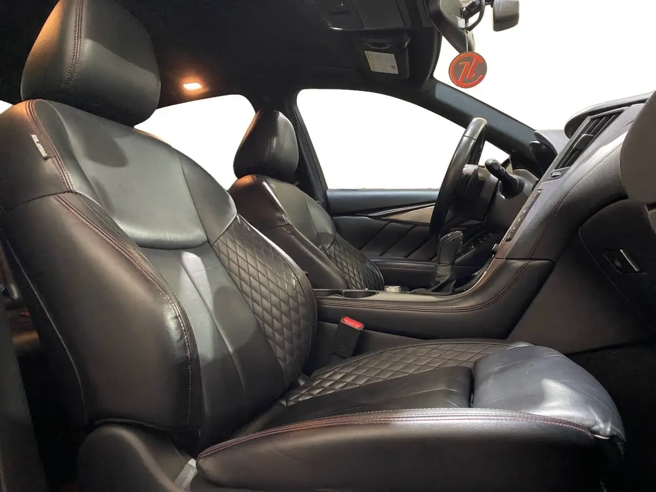 Infiniti Q50 снимка Infiniti Q50