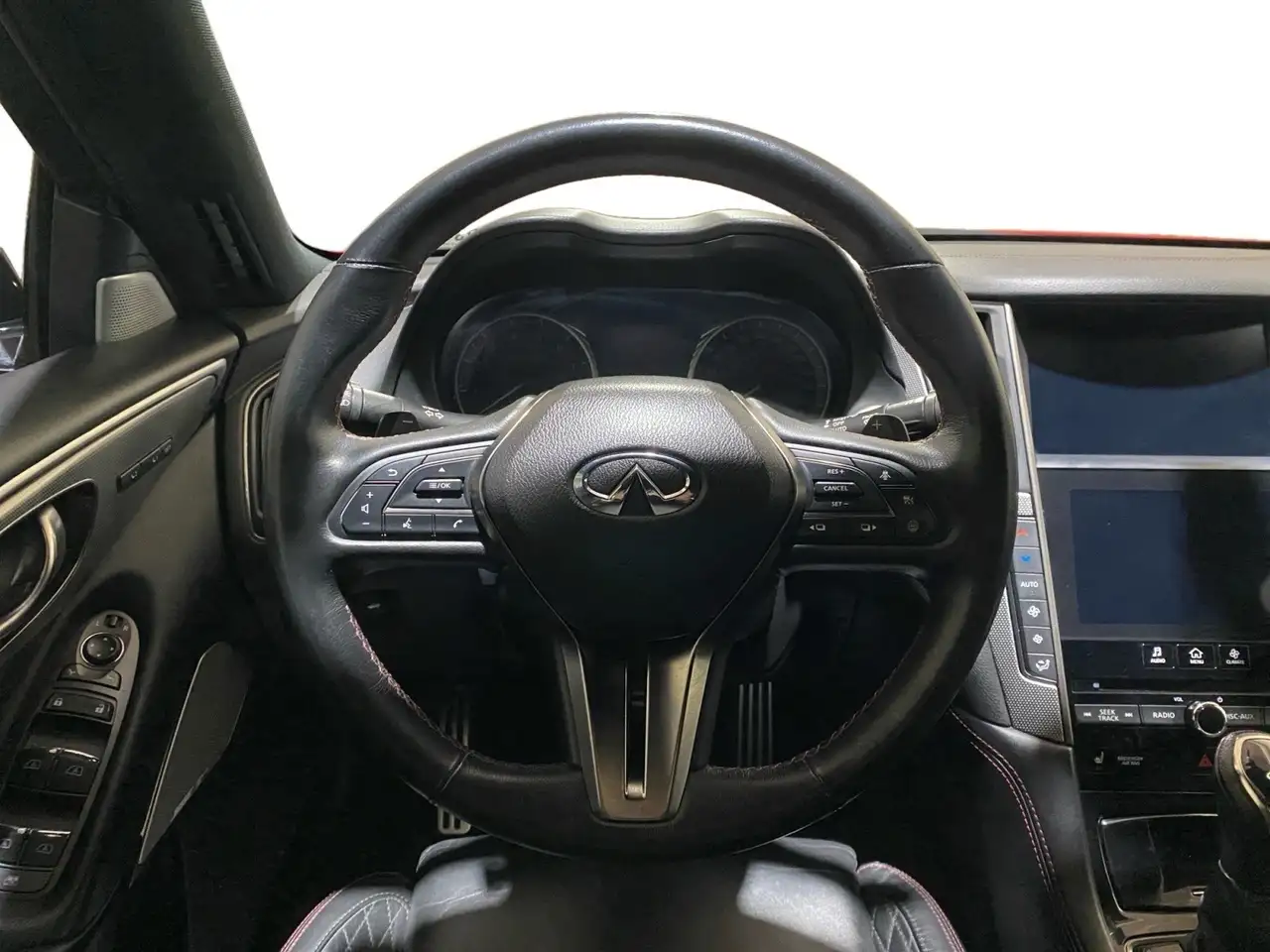 Infiniti Q50 снимка Infiniti Q50