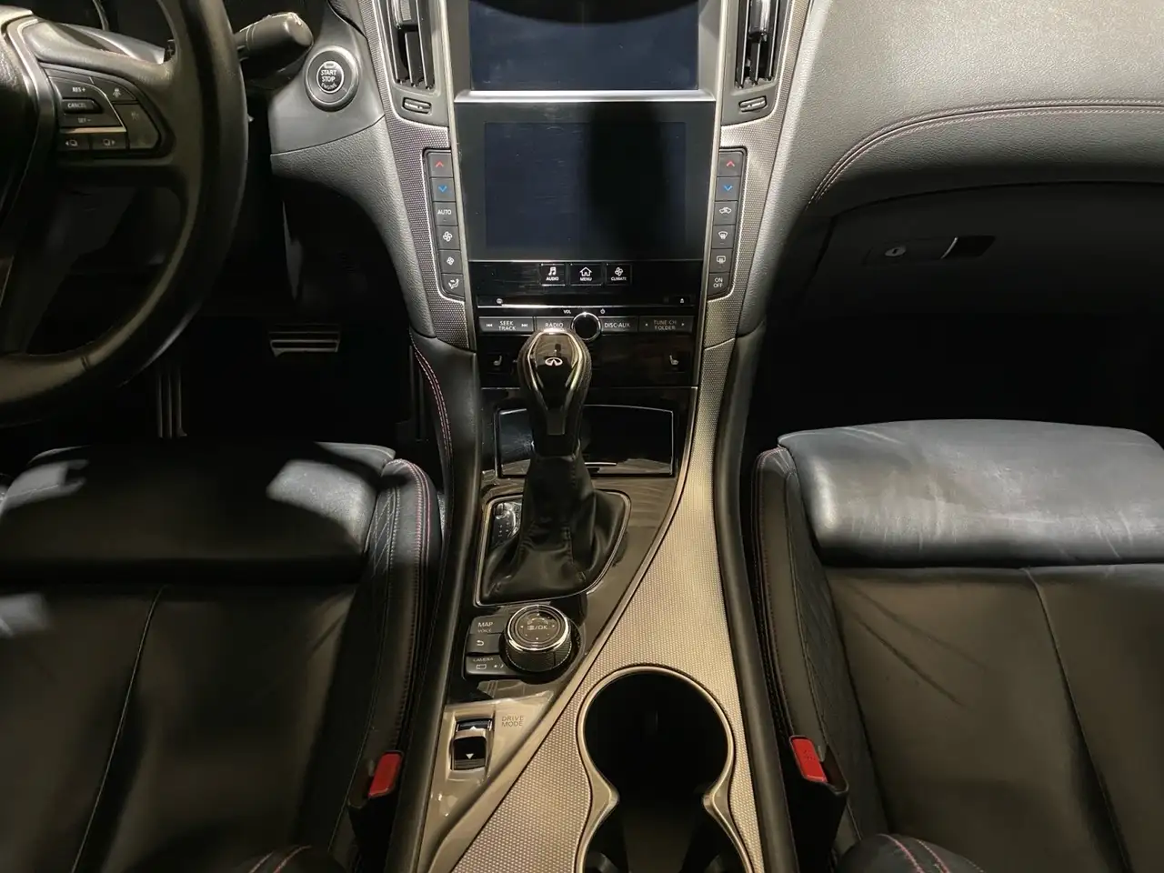 Infiniti Q50 снимка Infiniti Q50