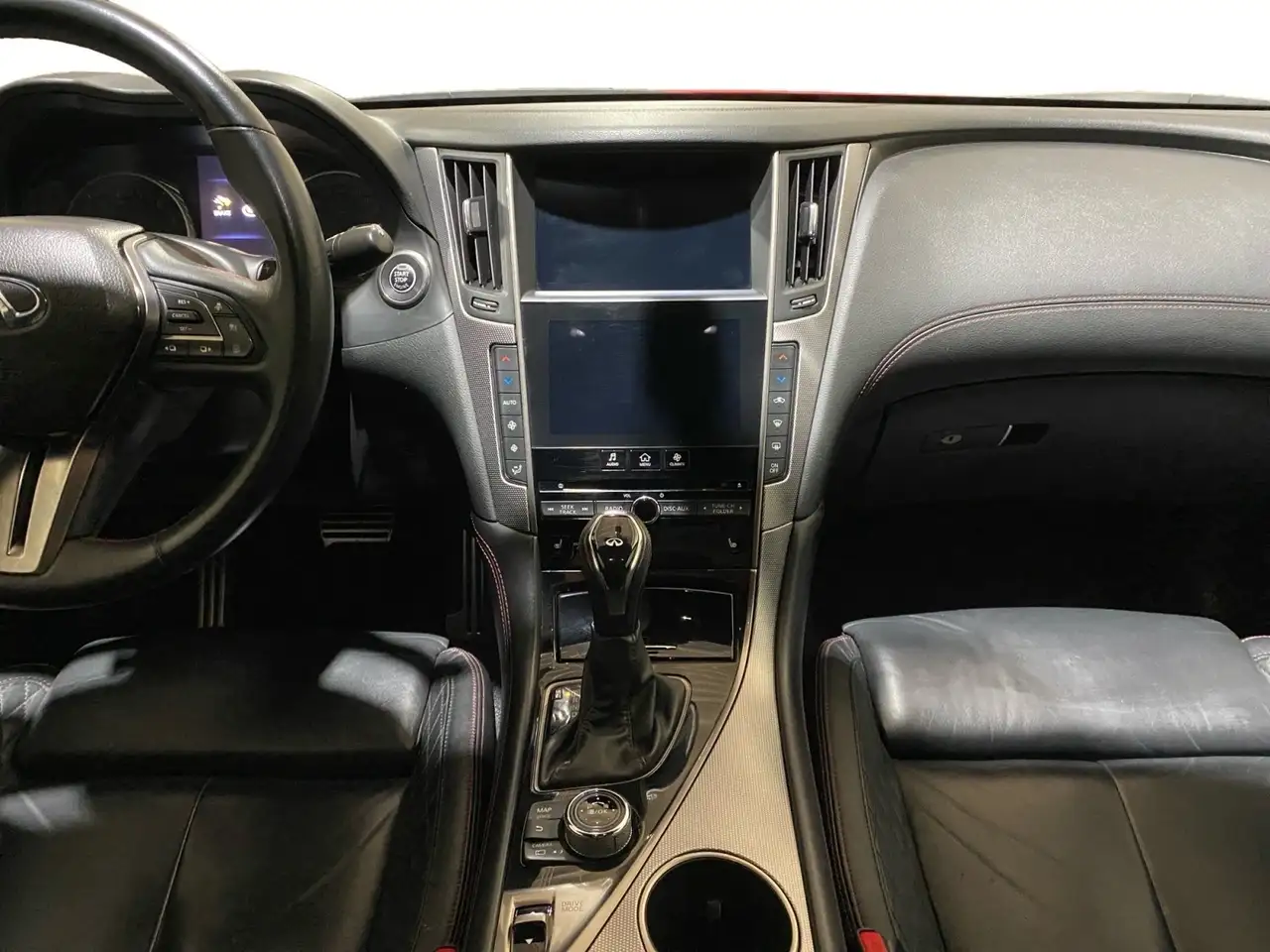 Infiniti Q50 снимка Infiniti Q50
