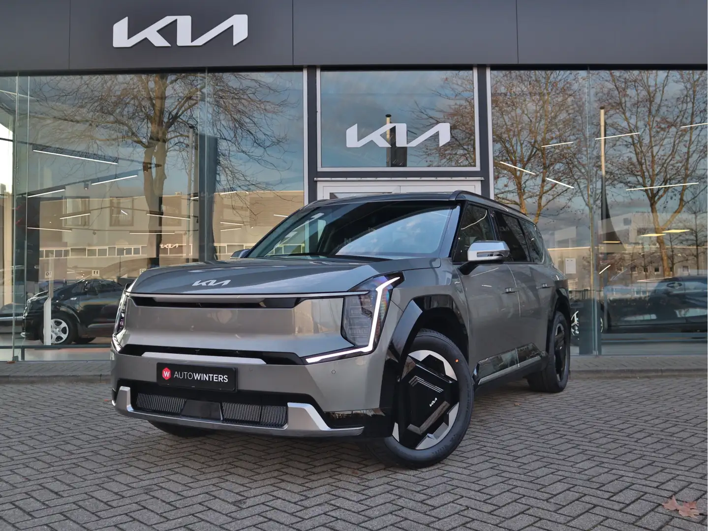 Kia EV9 Plus Advanced 99.8 kWh RWD -Uit voorraad leverbaar Zilver - 1