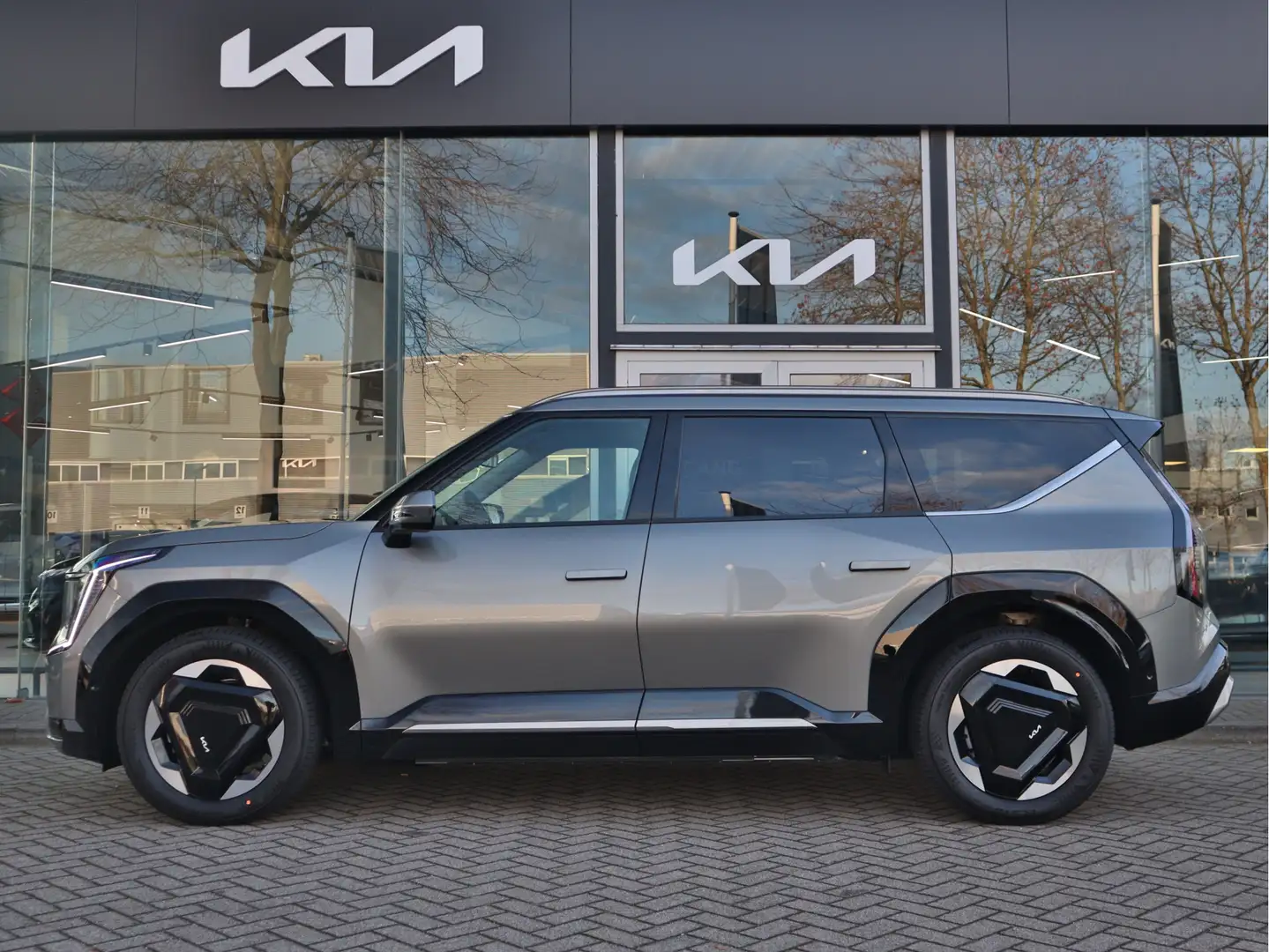 Kia EV9 Plus Advanced 99.8 kWh RWD -Uit voorraad leverbaar Zilver - 2