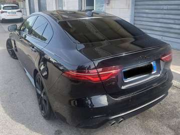 XE 2.0d i4 mhev R-Dynamic Black rwd 204cv auto