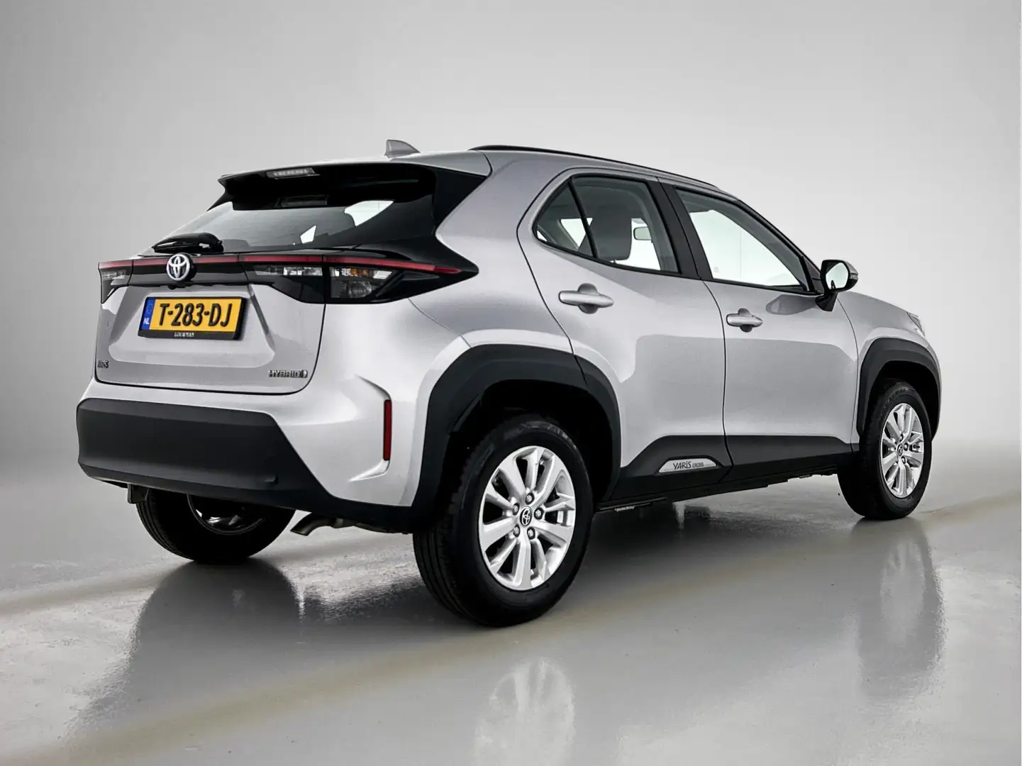 Toyota Yaris Cross 1.5 Hybrid Active | Adaptive Cruise Control & Lane Grijs - 2