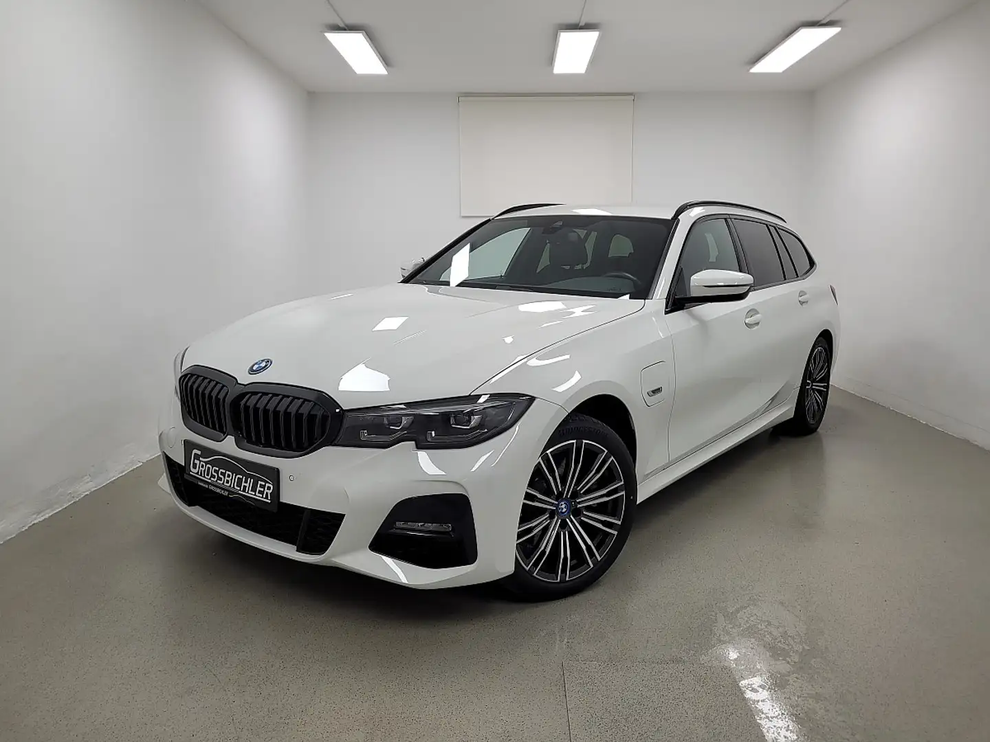 BMW 320 e PHEV xDrive Touring Aut. M-Paket, AHK schwenk... Weiß - 2