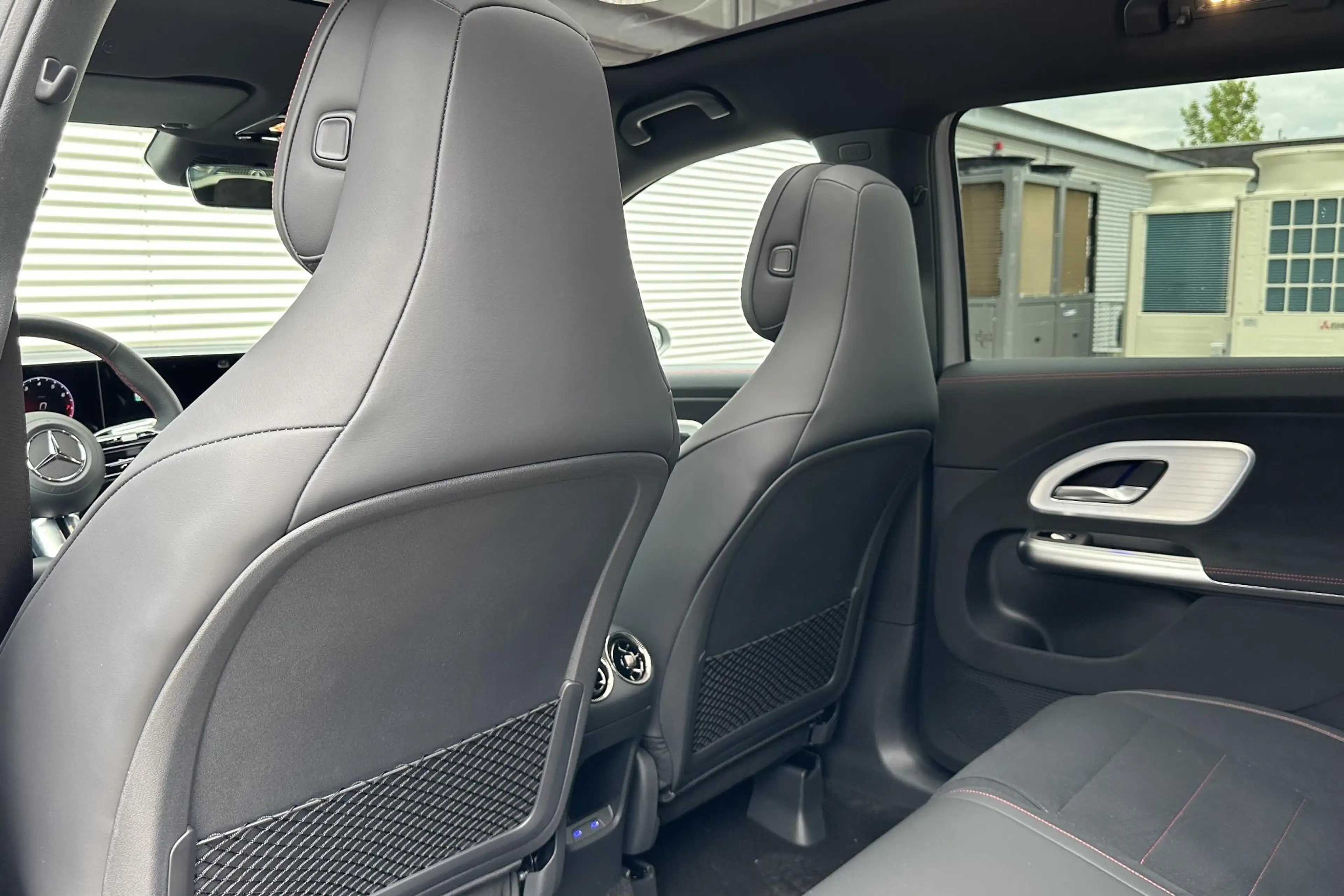 Mercedes-Benz GLB 200 GLB Automaat Business Solution AMG | MANUFAKTUR | — photo 11