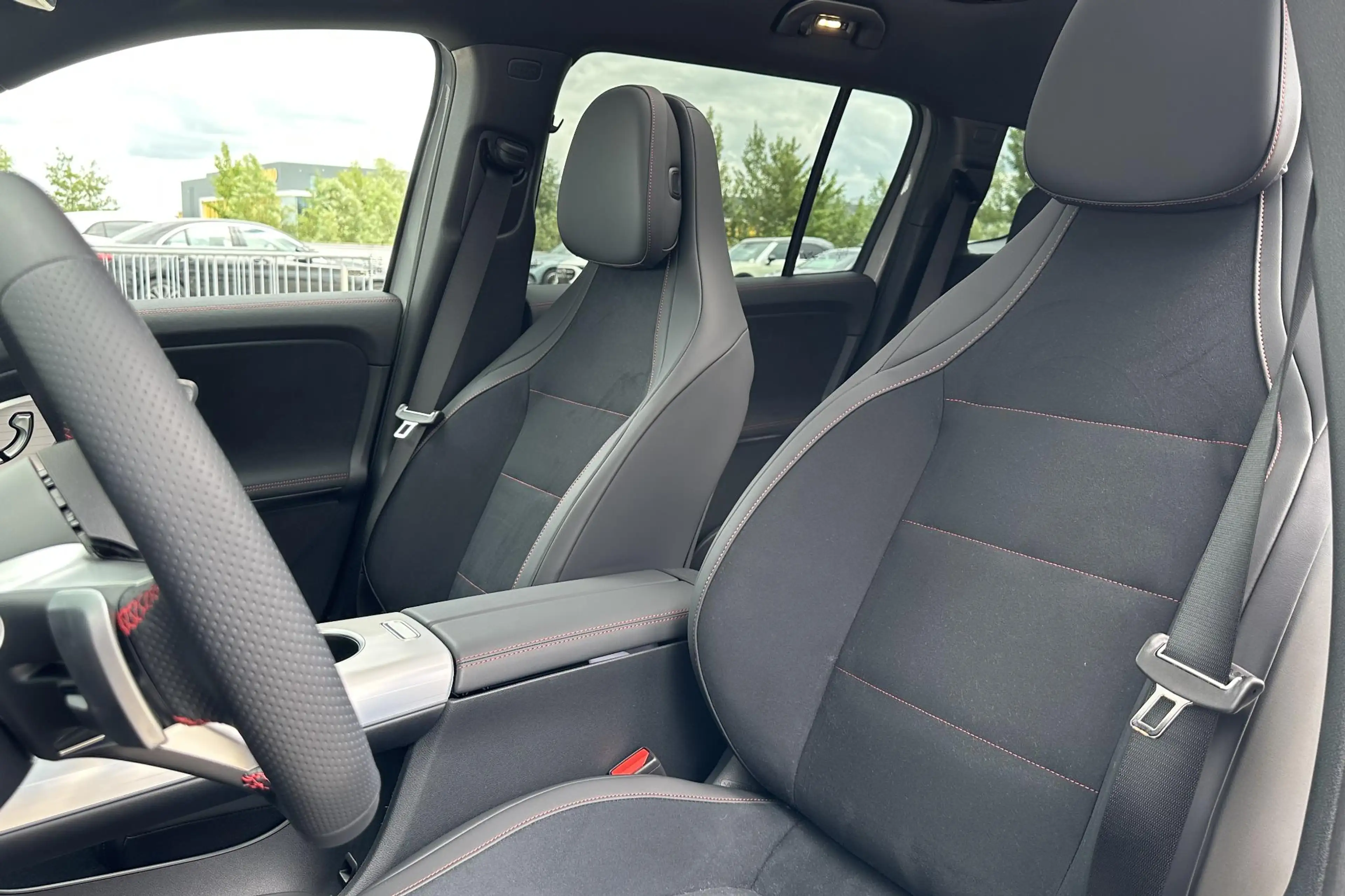 Mercedes-Benz GLB 200 GLB Automaat Business Solution AMG | MANUFAKTUR | — photo 8