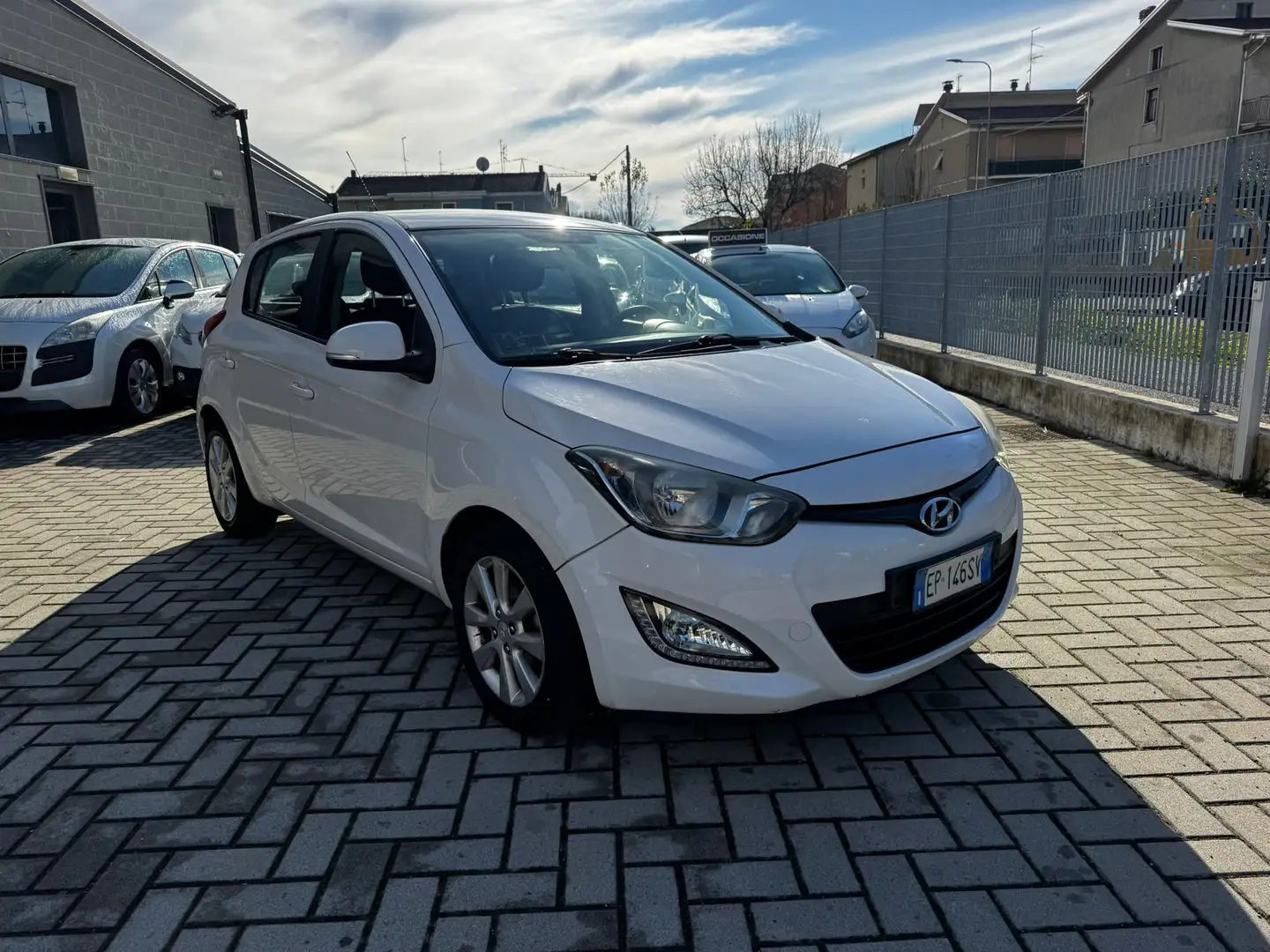 Hyundai i20 i20 5p 1.2 Sound Edition Weiß - 2