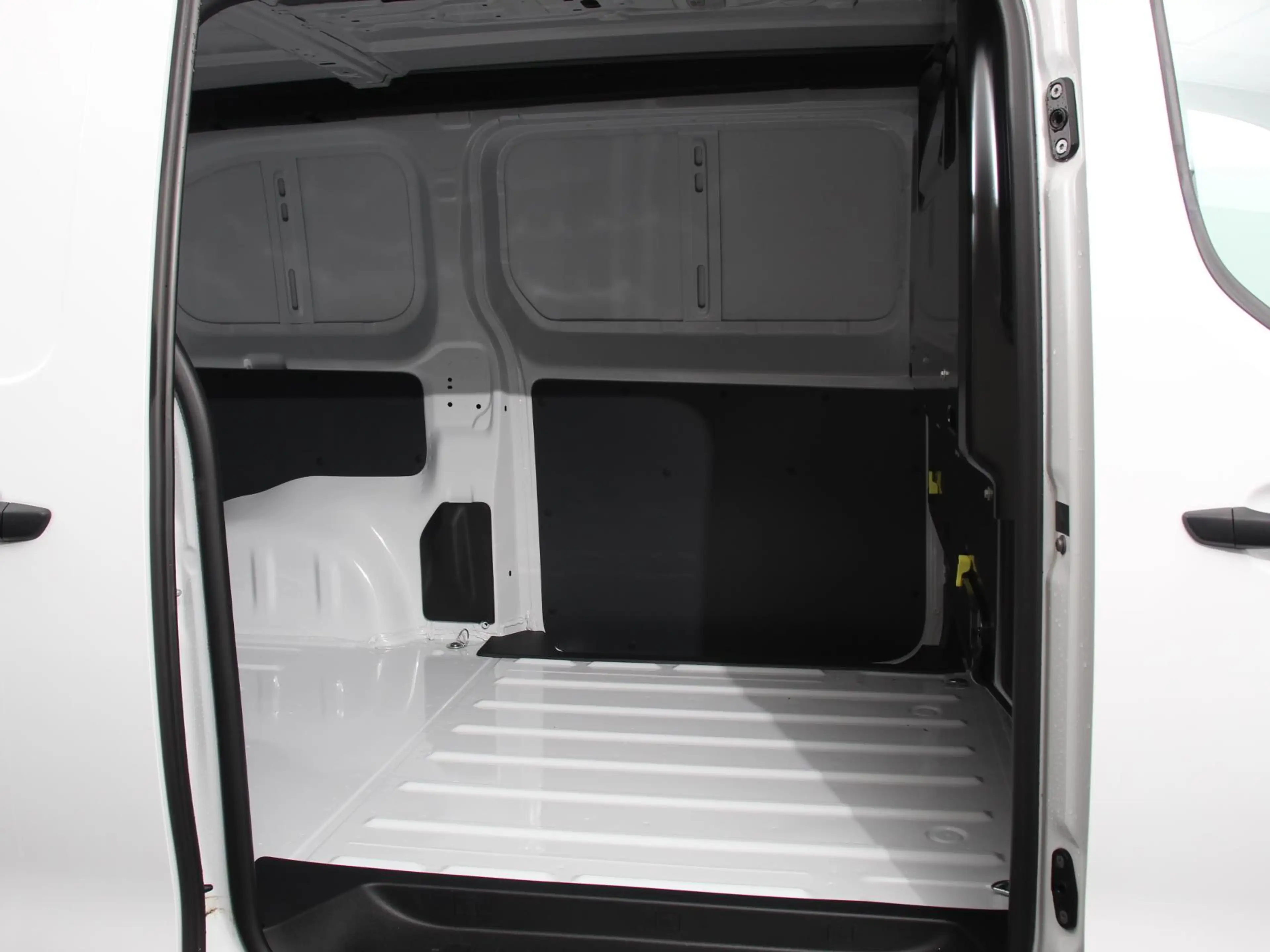 Peugeot e-Expert EV L2 75 kWh | 3p | Automatische Airco | Multimedi — photo 37