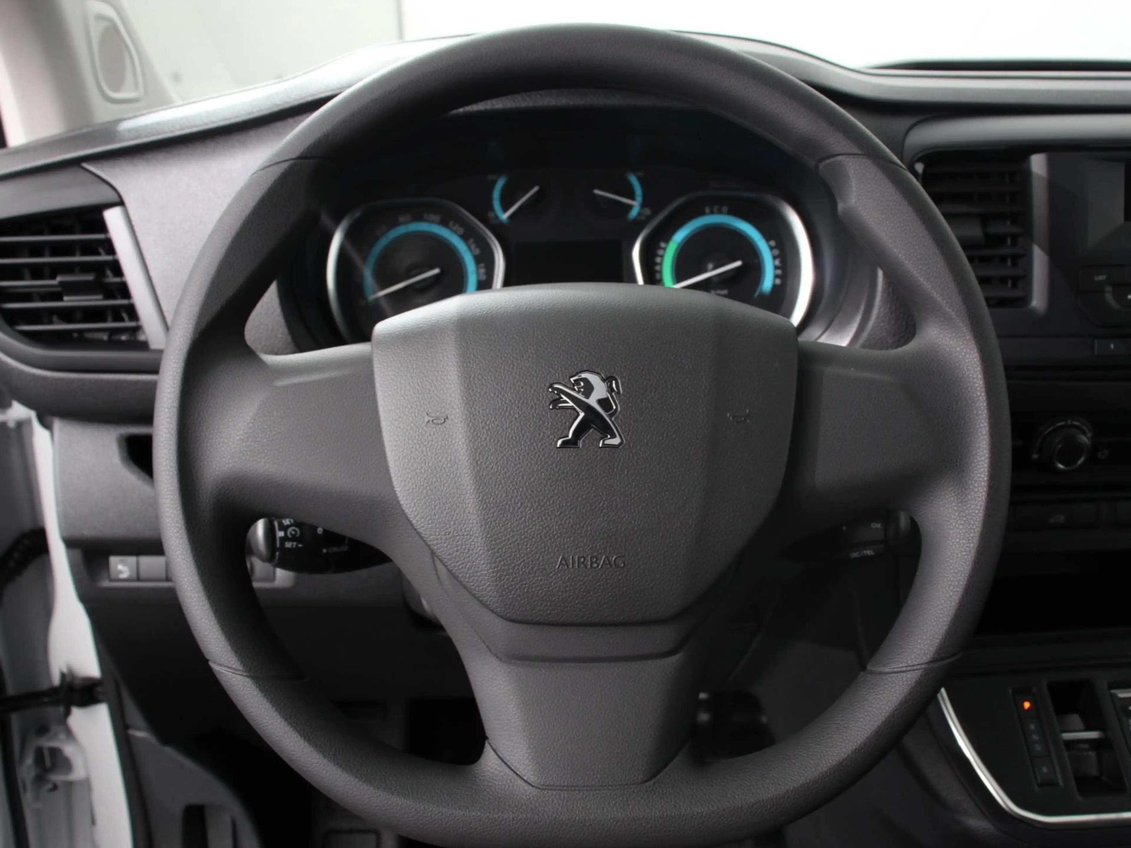 Peugeot e-Expert EV L2 75 kWh | 3p | Automatische Airco | Multimedi — photo 16