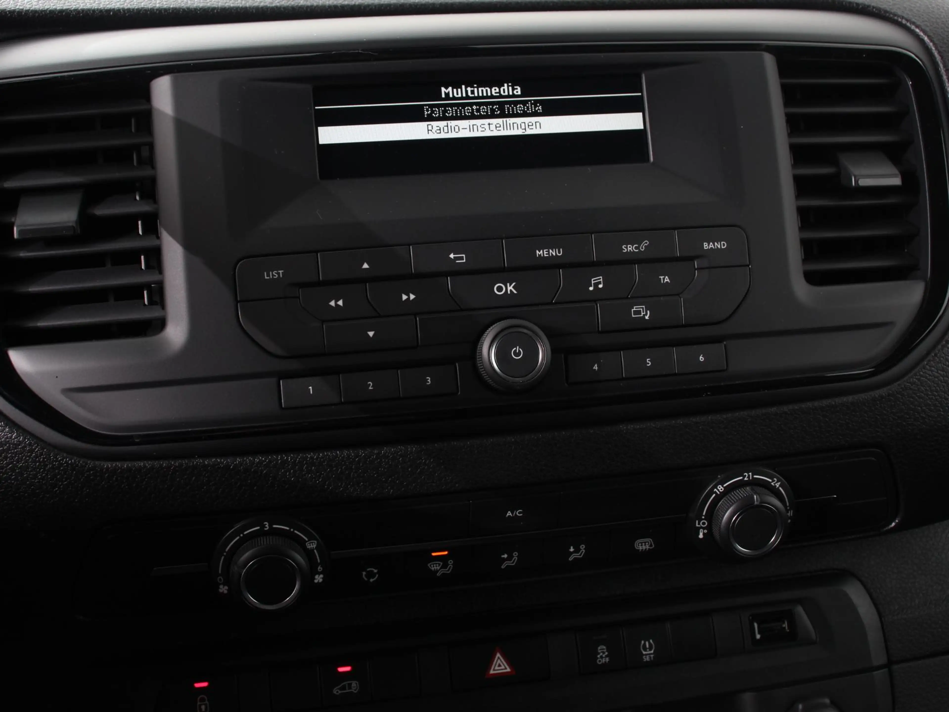 Peugeot e-Expert EV L2 75 kWh | 3p | Automatische Airco | Multimedi — photo 32