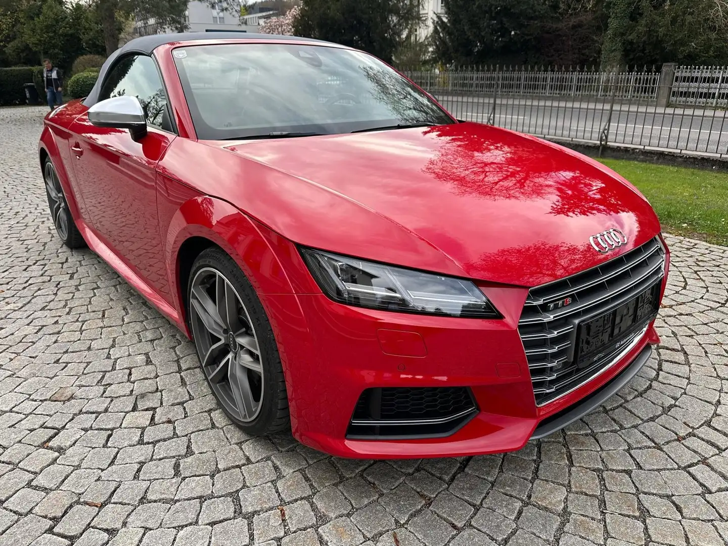 Audi TT TTS Roadster 2.0 TFSI quattro Rot - 1