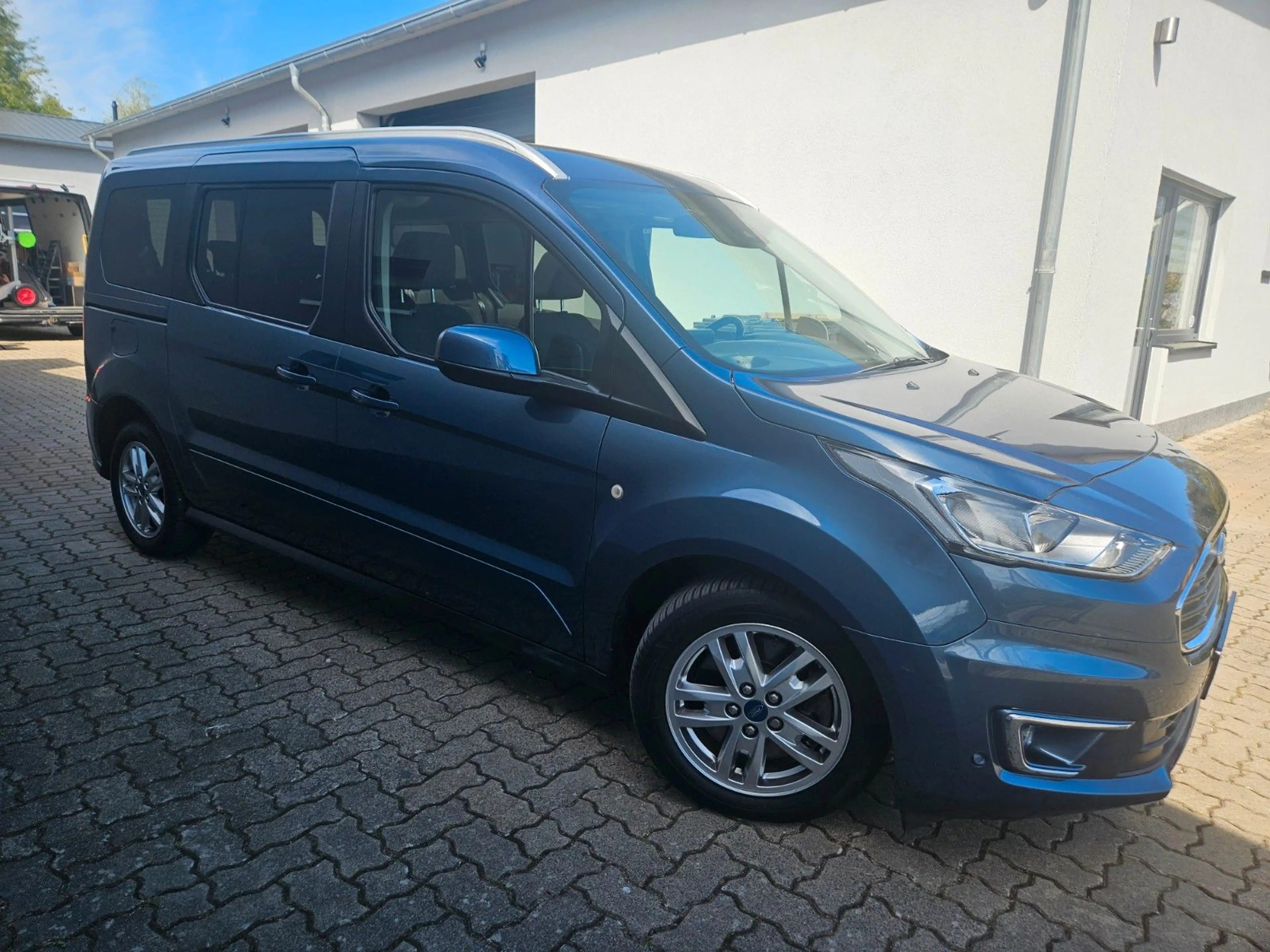 Ford Grand Tourneo Titanium RFK SWA LKA ACC Panorama — photo 8