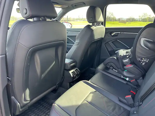 Audi Q3 view 11