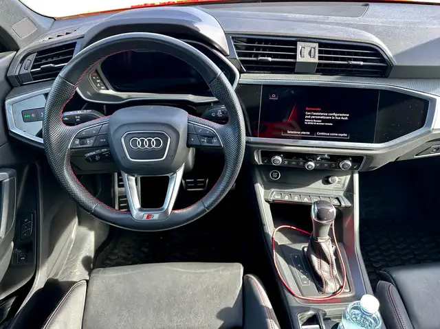 Audi Q3 view 10