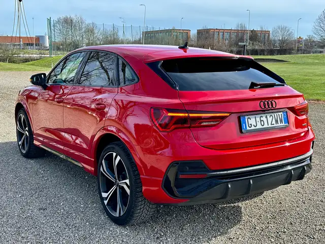Audi Q3 view 7