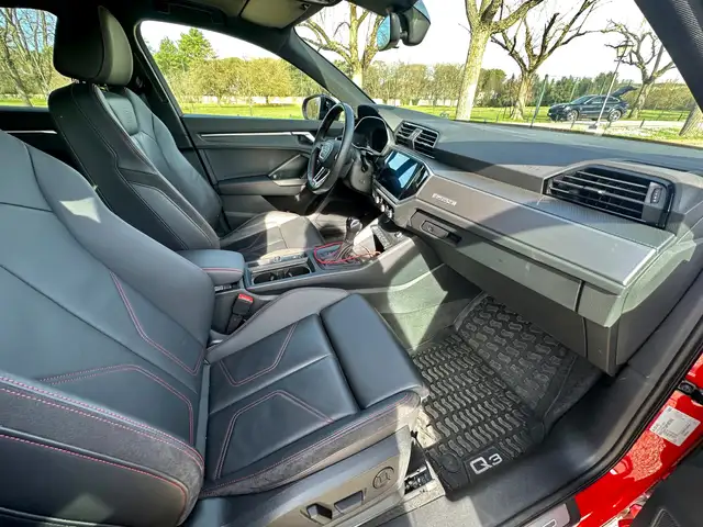 Audi Q3 view 13