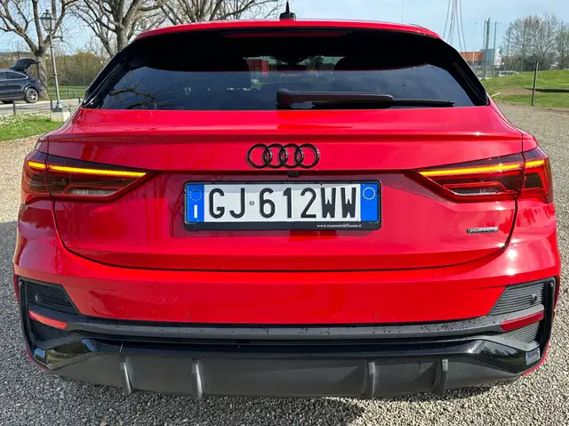 Audi Q3 view 6