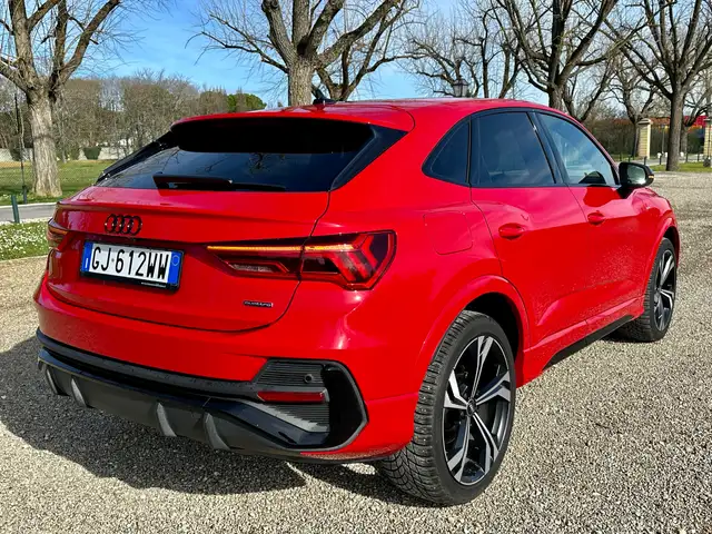 Audi Q3 view 5