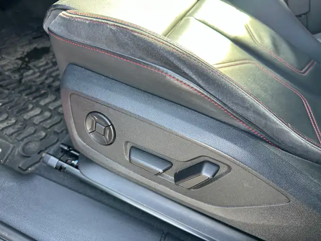 Audi Q3 view 12