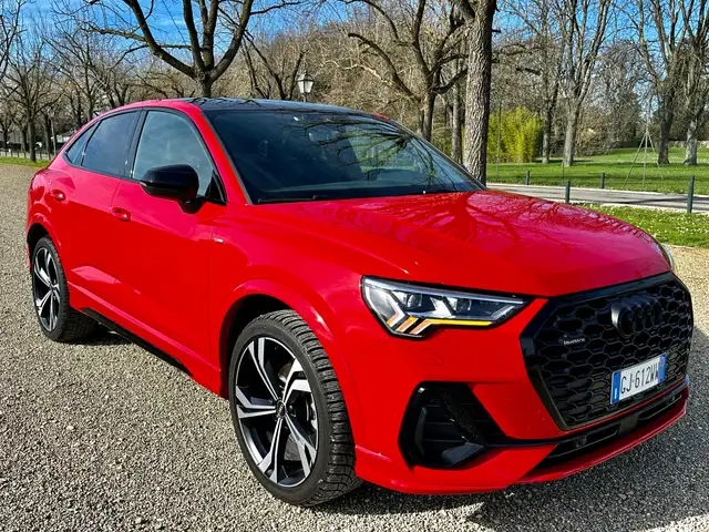Audi Q3 view 3