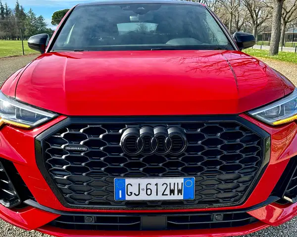 Audi Q3 view 4