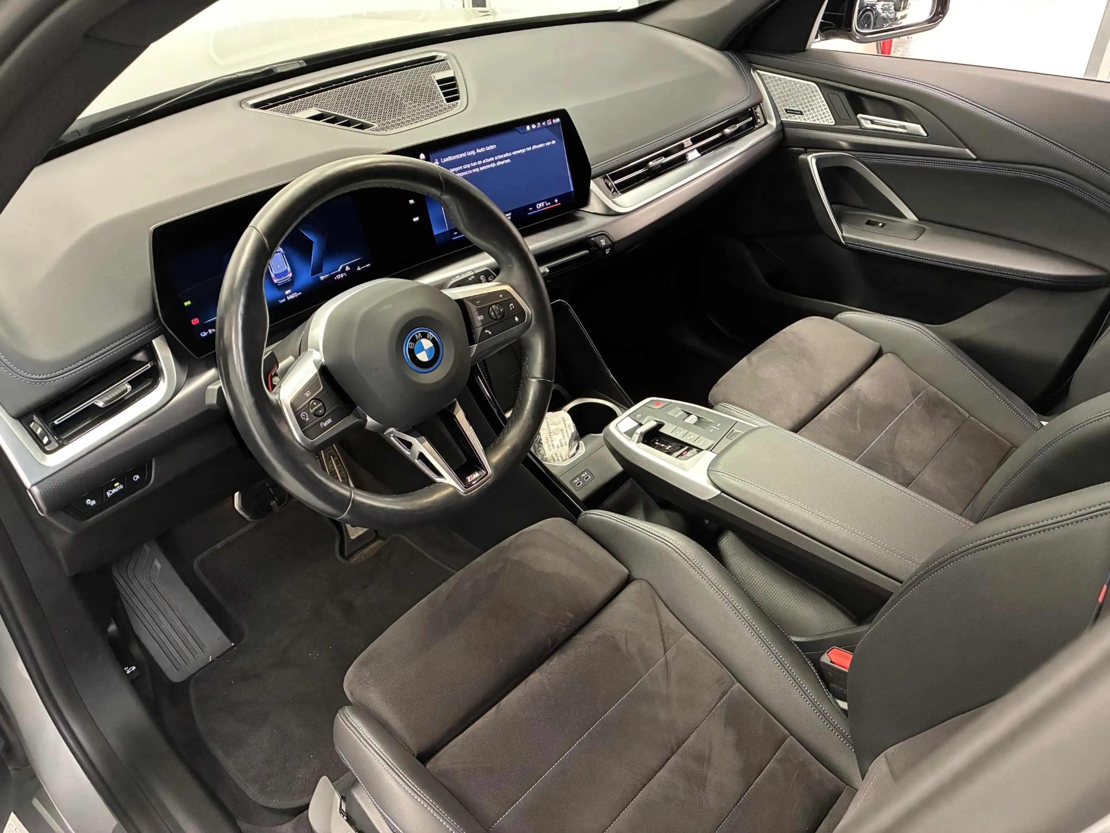 BMW iX1 xDrive30 M-Sport Launch Edition 67 kWh | TREKHAAK — photo 13