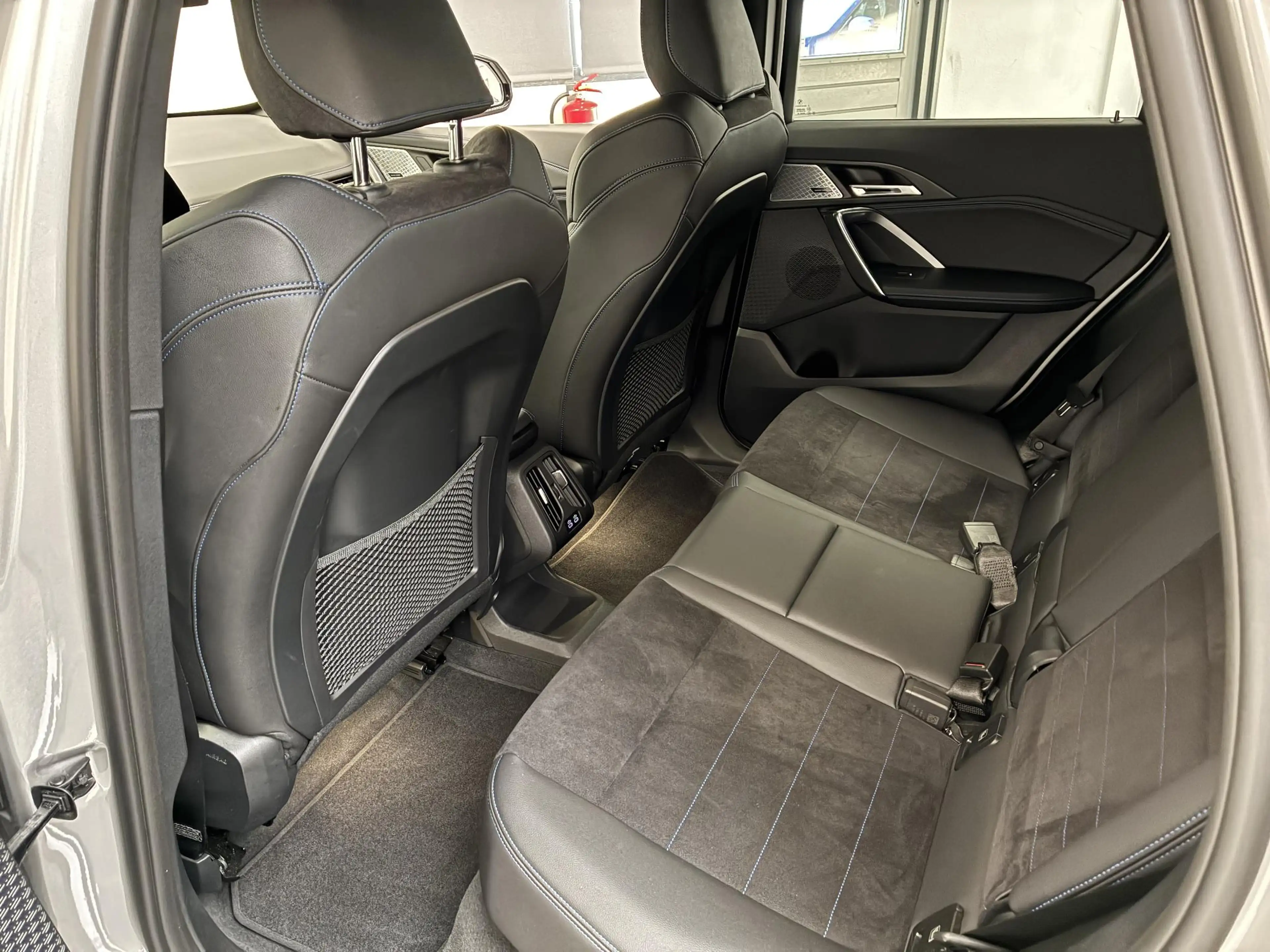 BMW iX1 xDrive30 M-Sport Launch Edition 67 kWh | TREKHAAK — photo 14