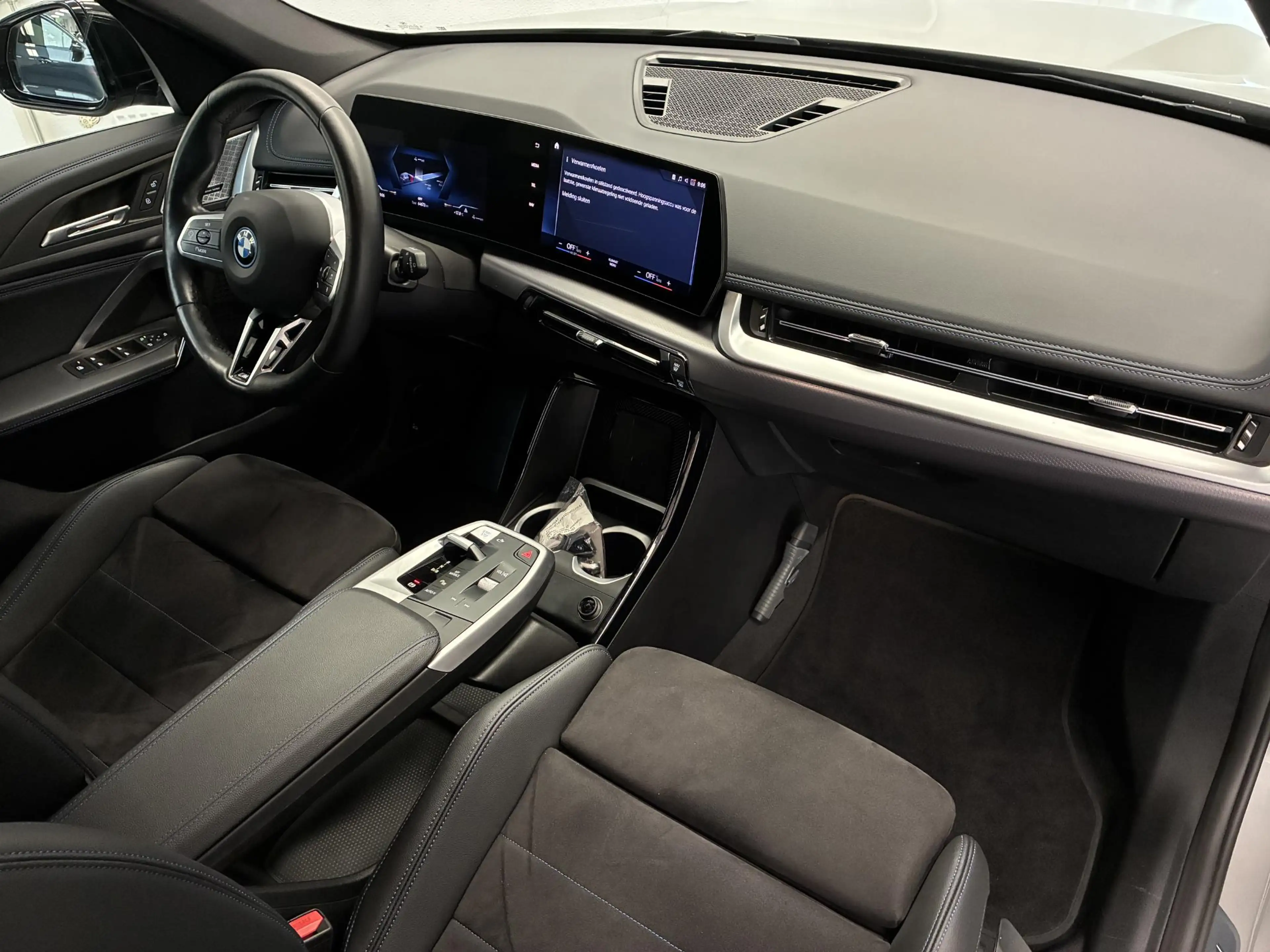 BMW iX1 xDrive30 M-Sport Launch Edition 67 kWh | TREKHAAK — photo 3