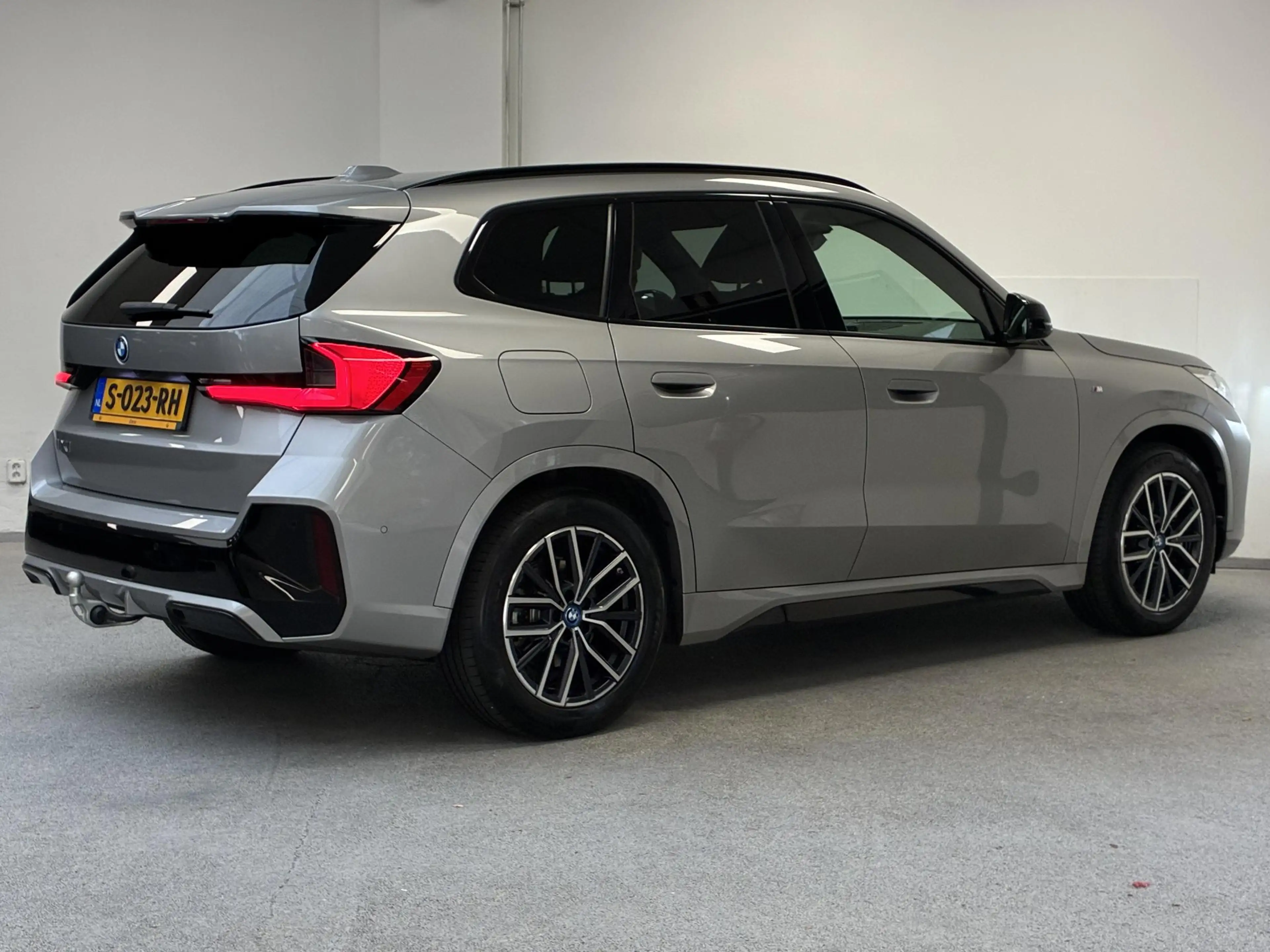 BMW iX1 xDrive30 M-Sport Launch Edition 67 kWh | TREKHAAK — photo 7