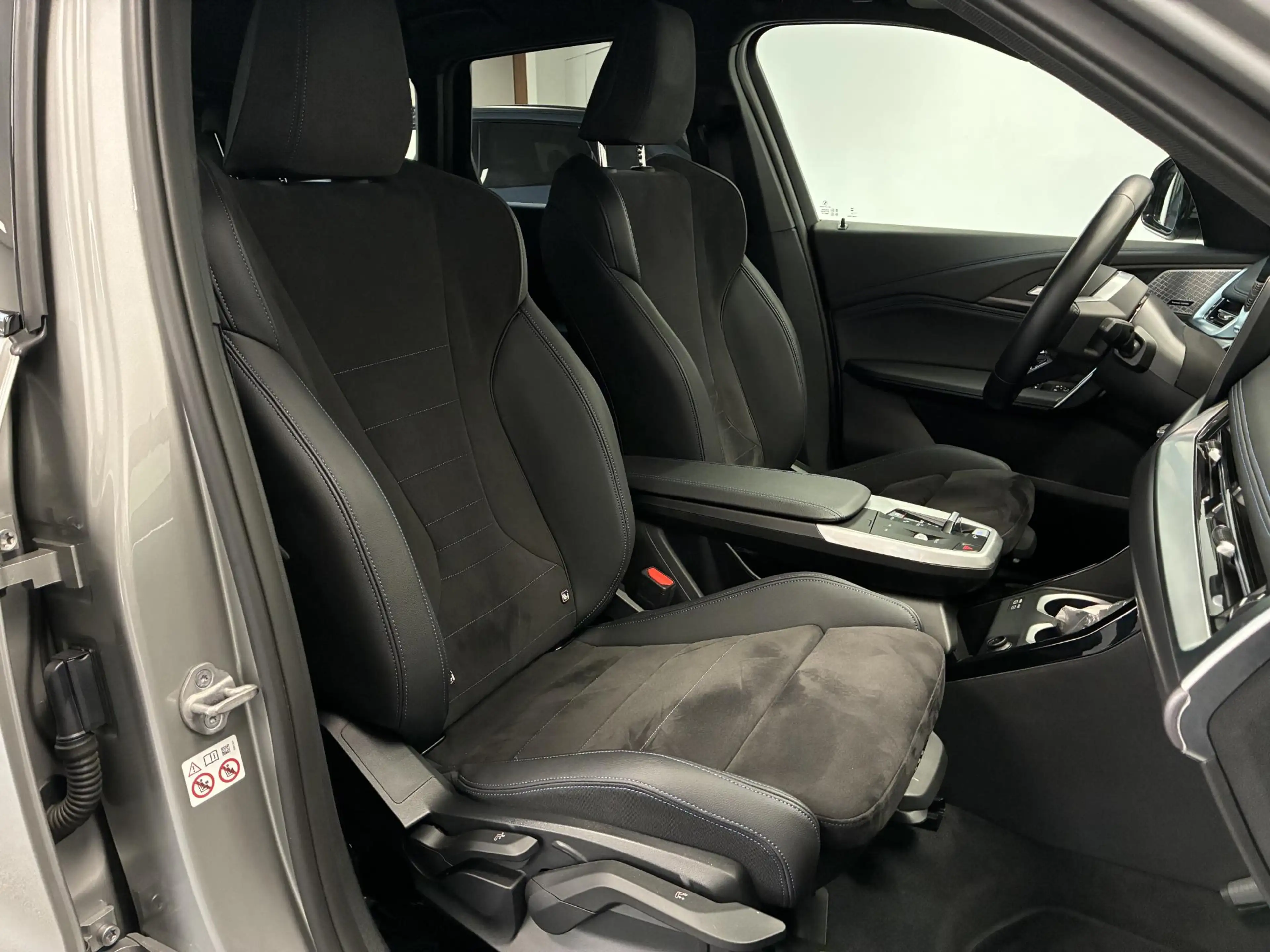 BMW iX1 xDrive30 M-Sport Launch Edition 67 kWh | TREKHAAK — photo 4