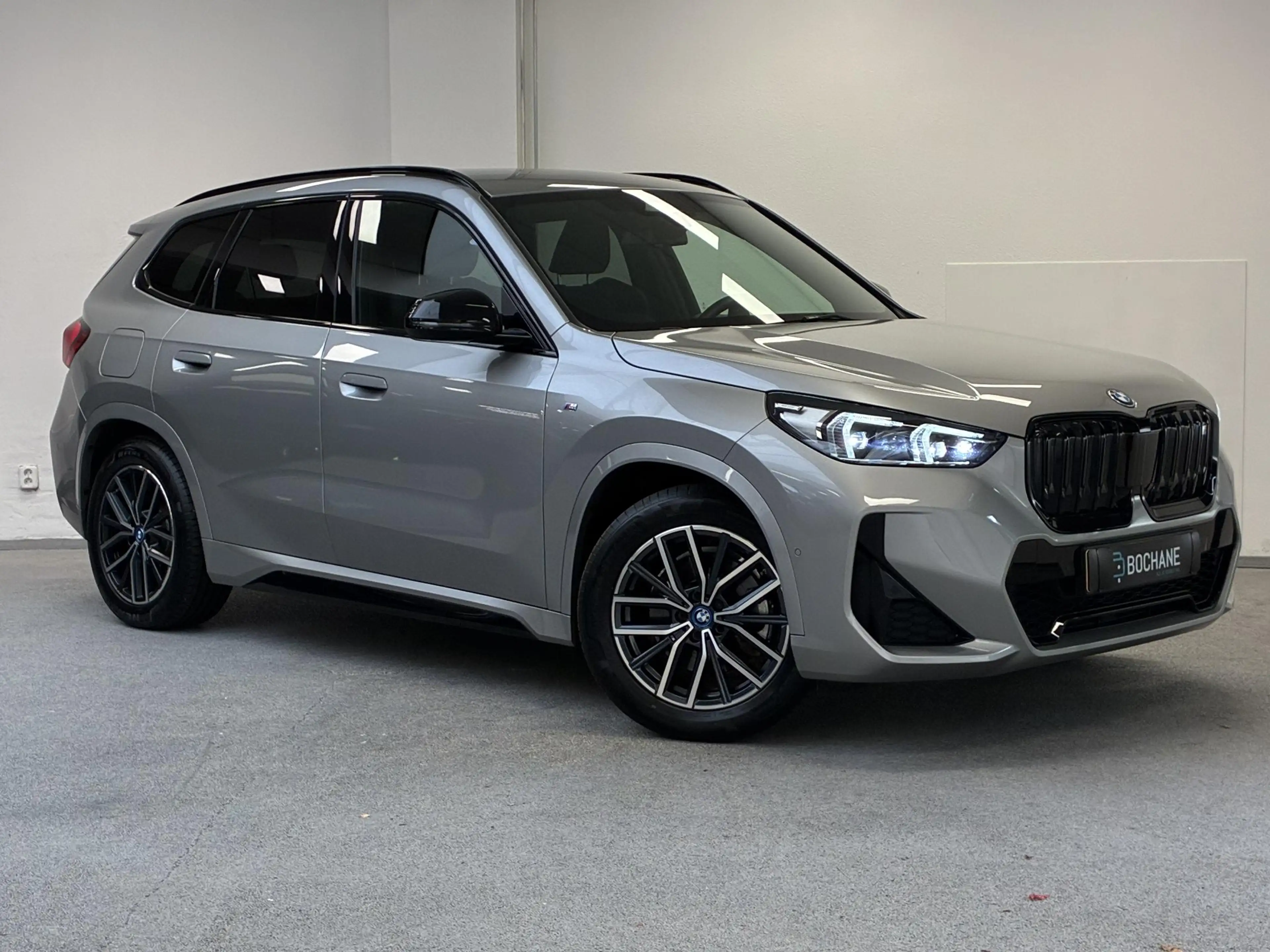 BMW iX1 xDrive30 M-Sport Launch Edition 67 kWh | TREKHAAK — photo 6