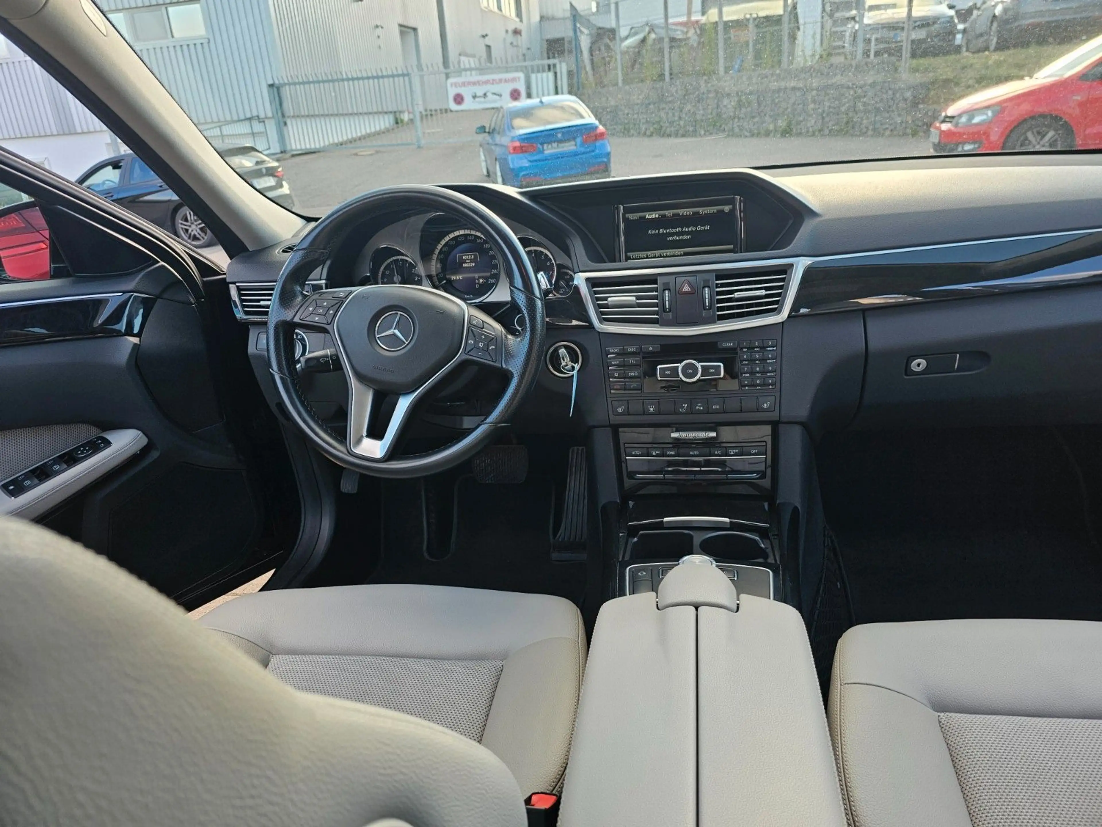 Mercedes-Benz E 250 Limousine*AVANTGARDE*NAVI*XENON*PDC*SHZ* — photo 10