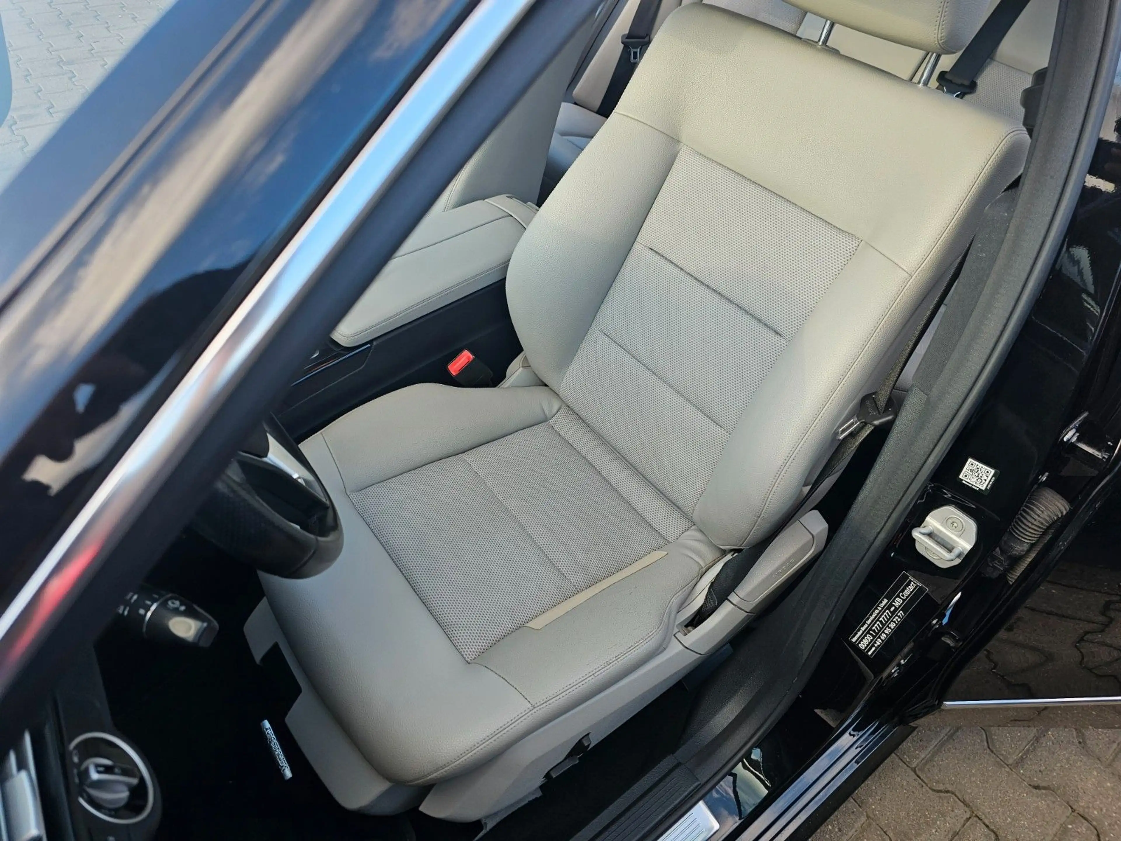 Mercedes-Benz E 250 Limousine*AVANTGARDE*NAVI*XENON*PDC*SHZ* — photo 12