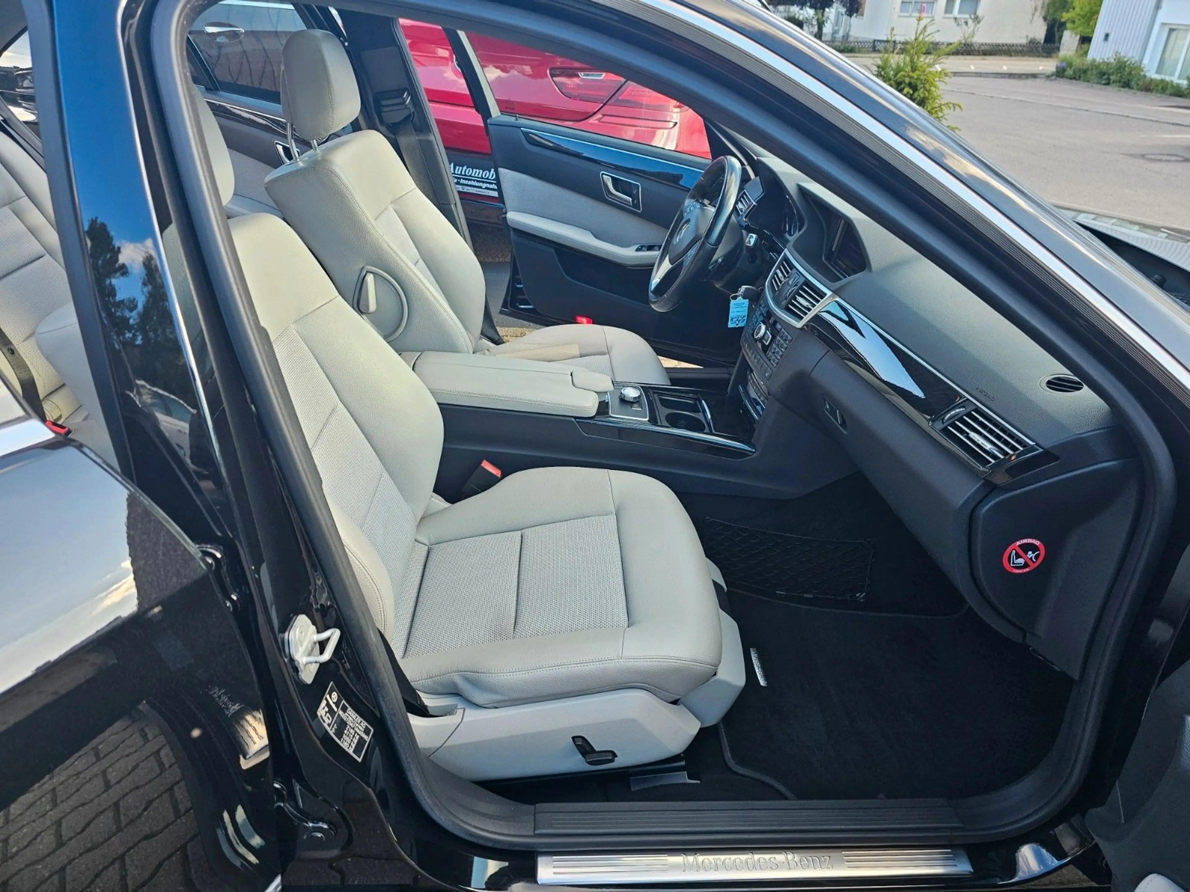Mercedes-Benz E 250 Limousine*AVANTGARDE*NAVI*XENON*PDC*SHZ* — photo 14