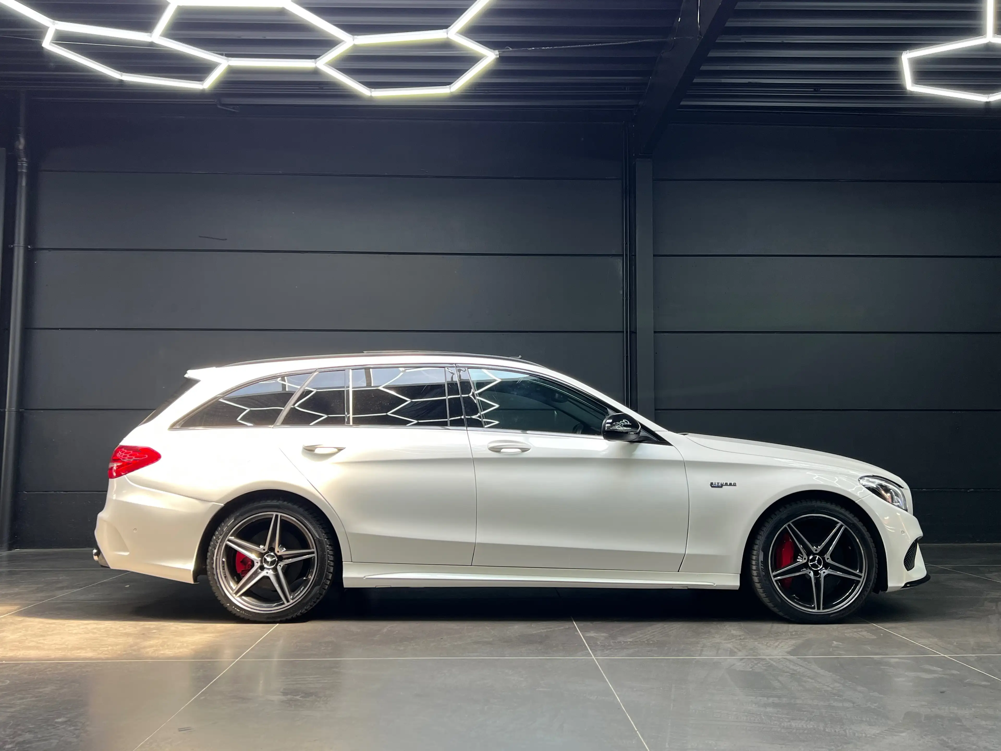 Mercedes-Benz C 43 AMG 4-Matic/Pano/Perf exhaust/60.000KM/Camera/Full Option/ — photo 6