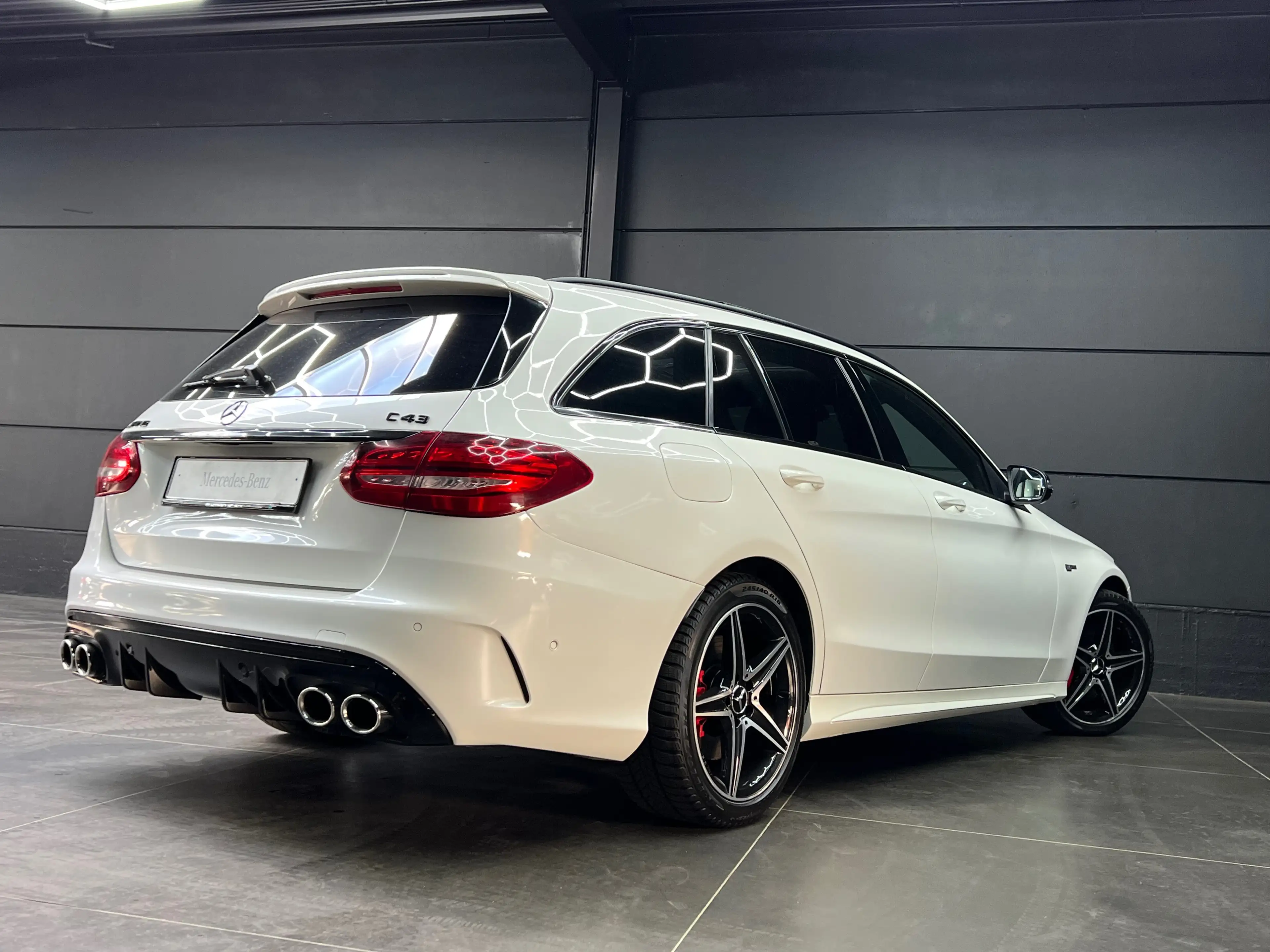 Mercedes-Benz C 43 AMG 4-Matic/Pano/Perf exhaust/60.000KM/Camera/Full Option/ — photo 7