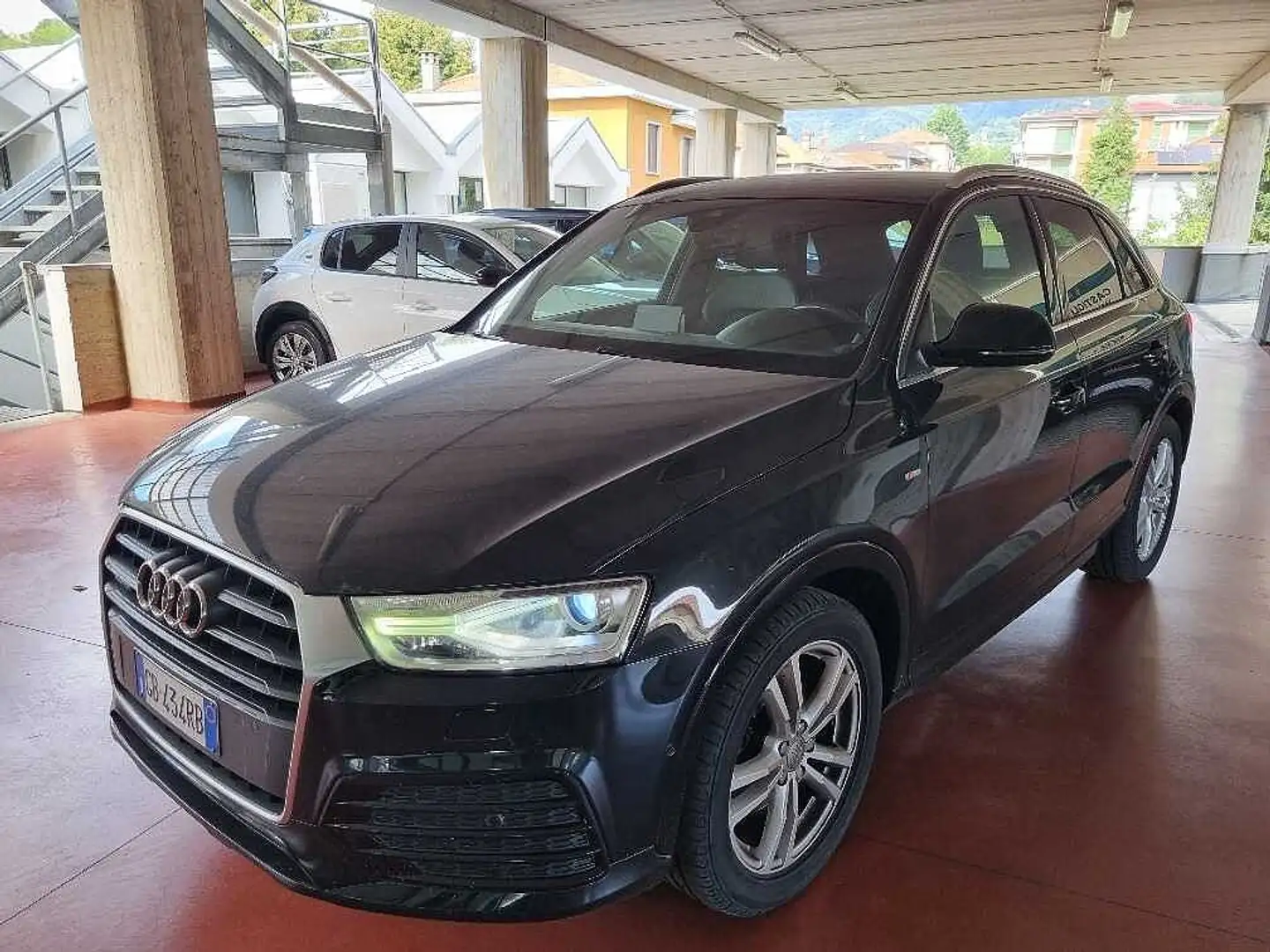 Audi Q3 2.0 TDI 184 CV quattro S tronic S line Edition Schwarz - 2