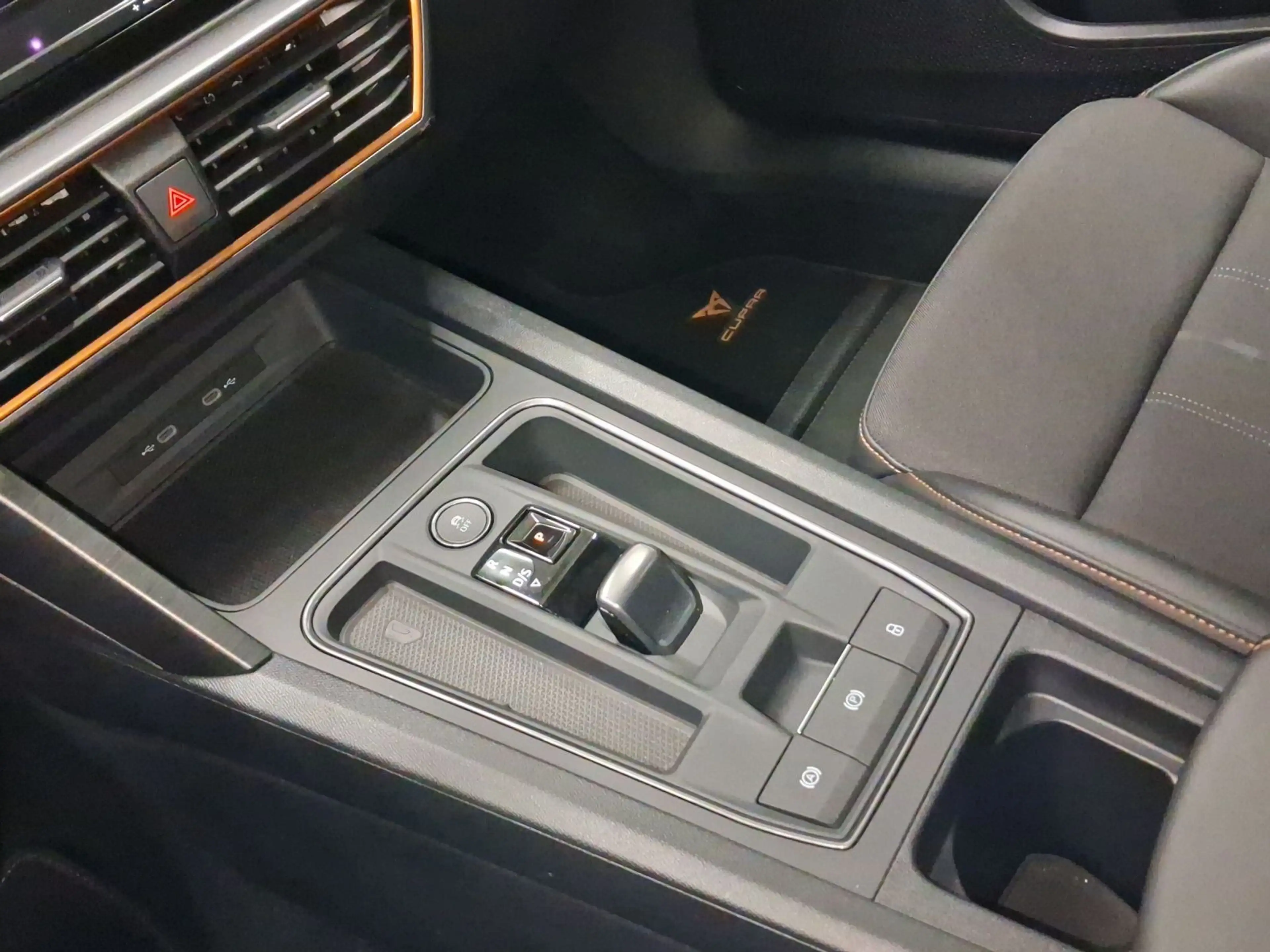 CUPRA Formentor 2.0 TSI DSG 4D VZ PDC+eKLAPPE DCC LM19 — photo 11
