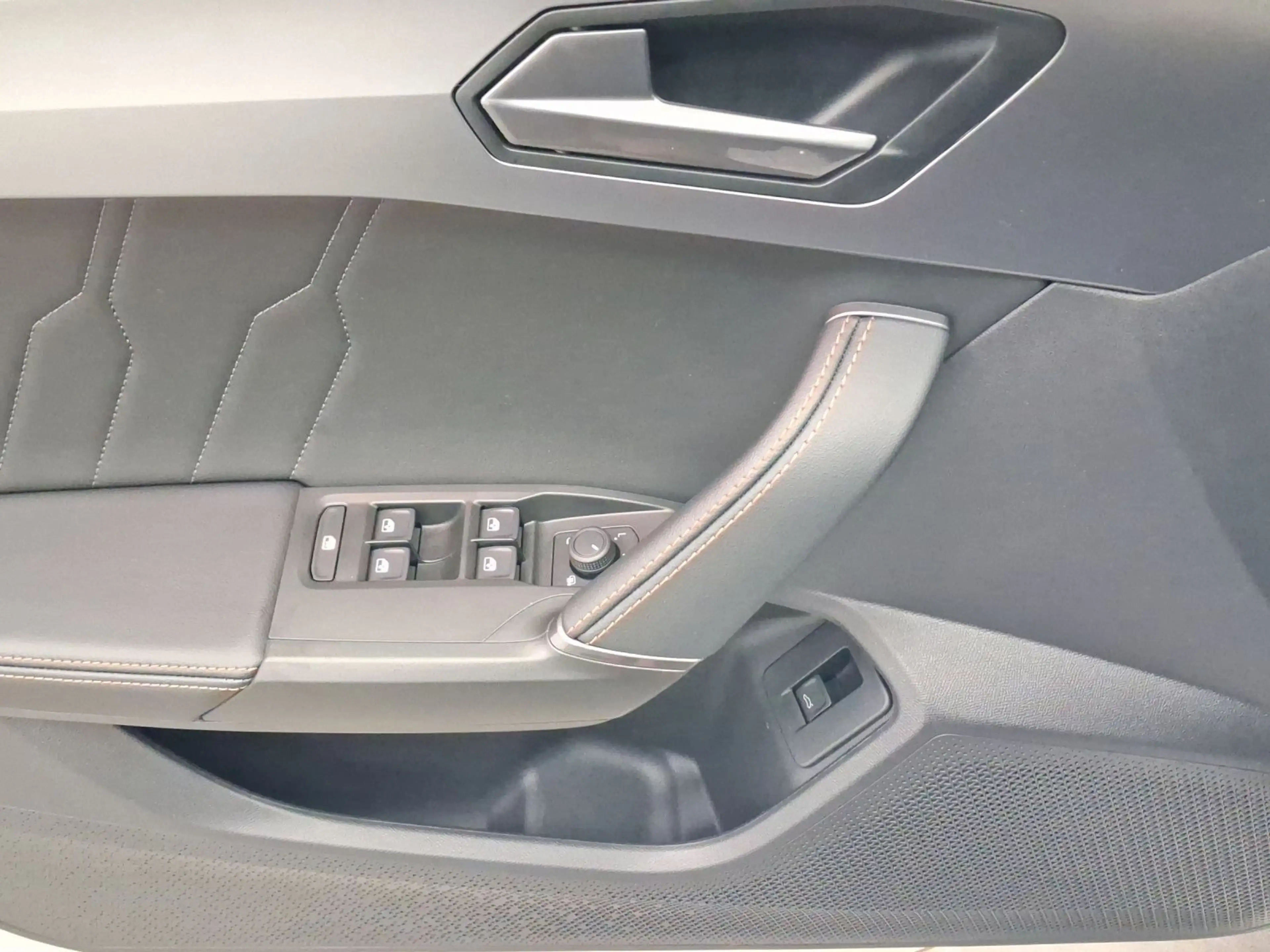 CUPRA Formentor 2.0 TSI DSG 4D VZ PDC+eKLAPPE DCC LM19 — photo 8