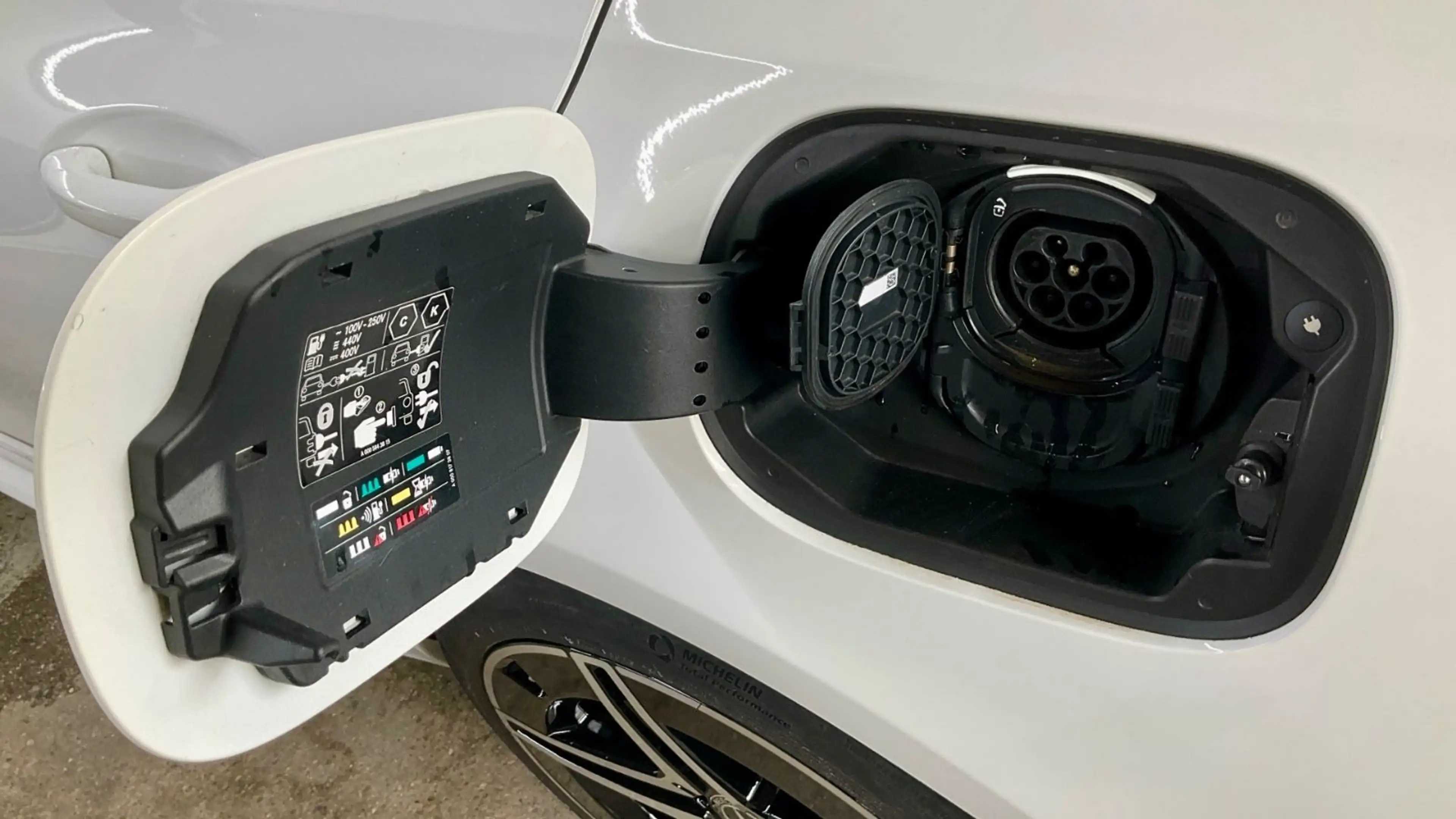 Mercedes-Benz C 300 C300 E Lim. AMG LINE-NIGHT-PAKET-DIGITAL LIGHT- — photo 15