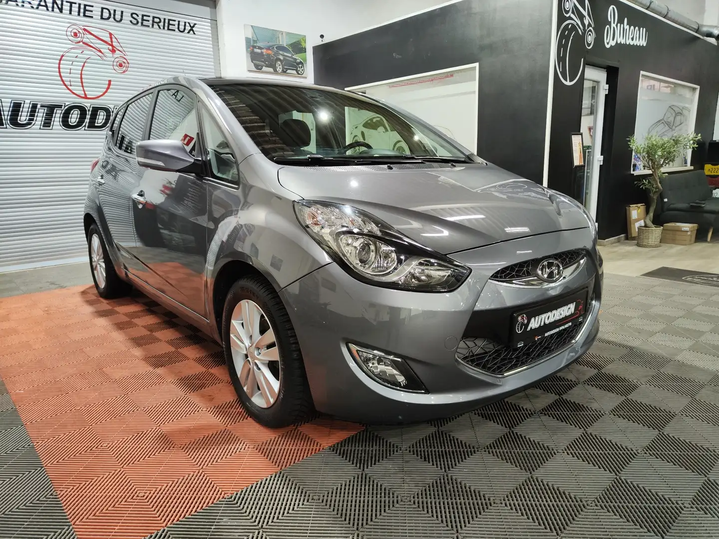 Hyundai iX20 iX20 1.6 CRDi Style Grijs - 1