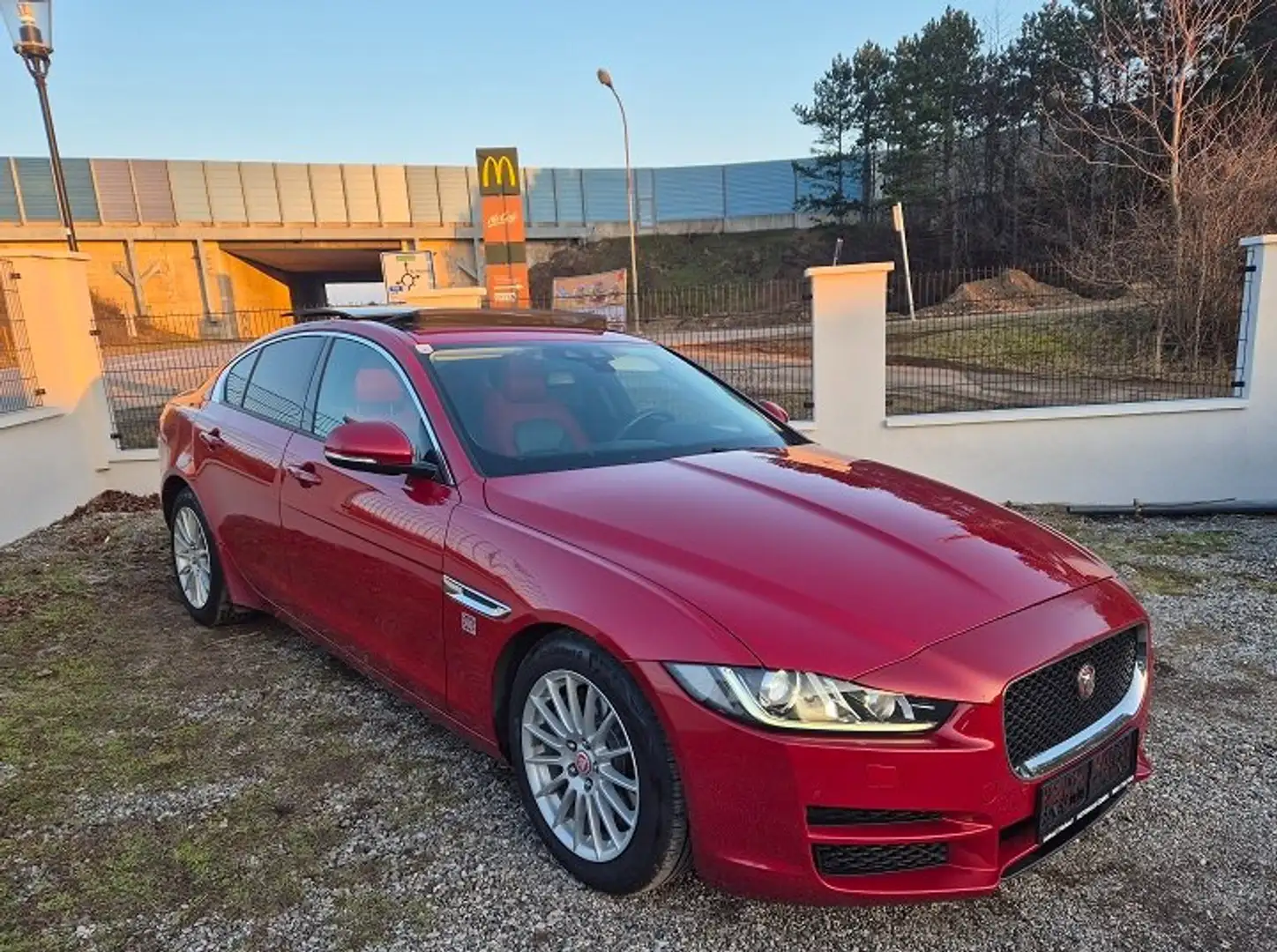 Jaguar XE 2.0 Diesel Rouge - 2