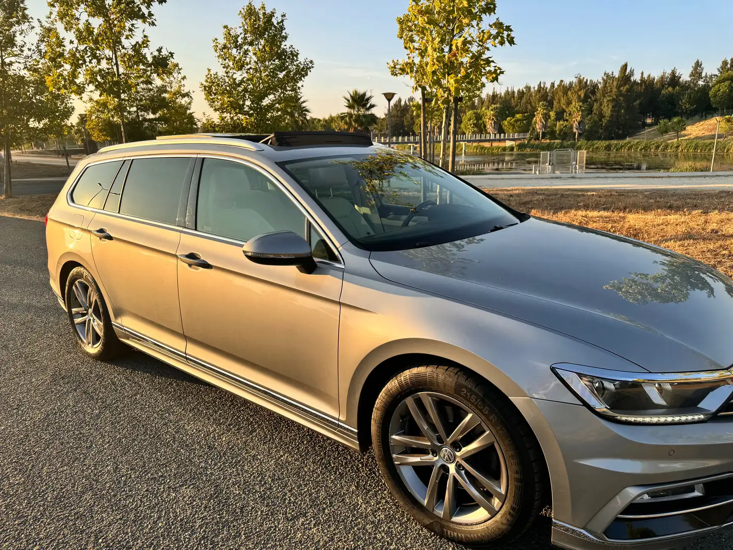 Volkswagen Passat Passat 1.6 TDI Con. Ser. P Zilver - 1