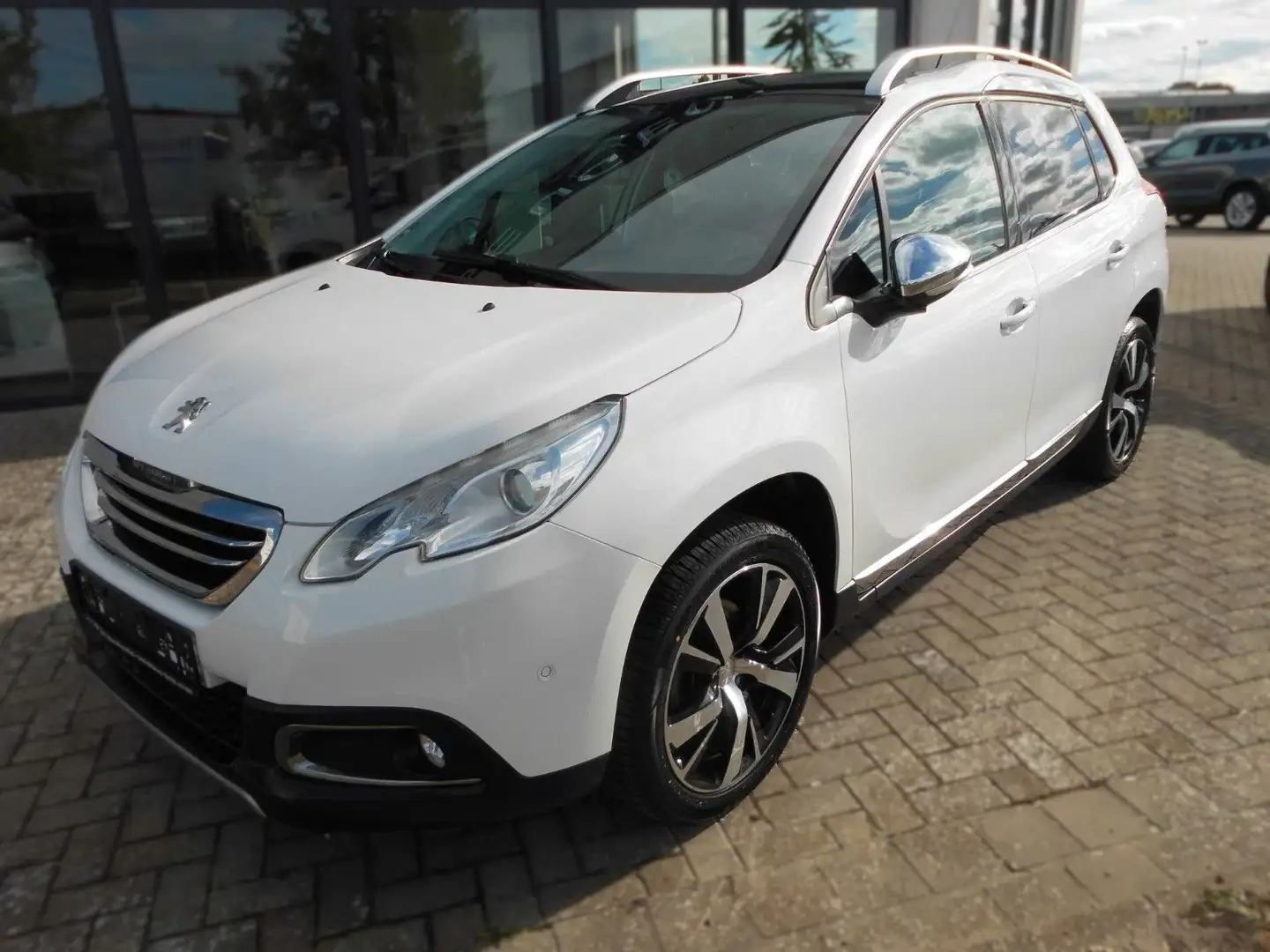 Peugeot 2008 Allure Pure Tech 130| Start&Stop| SHZ| Navi Weiß - 1