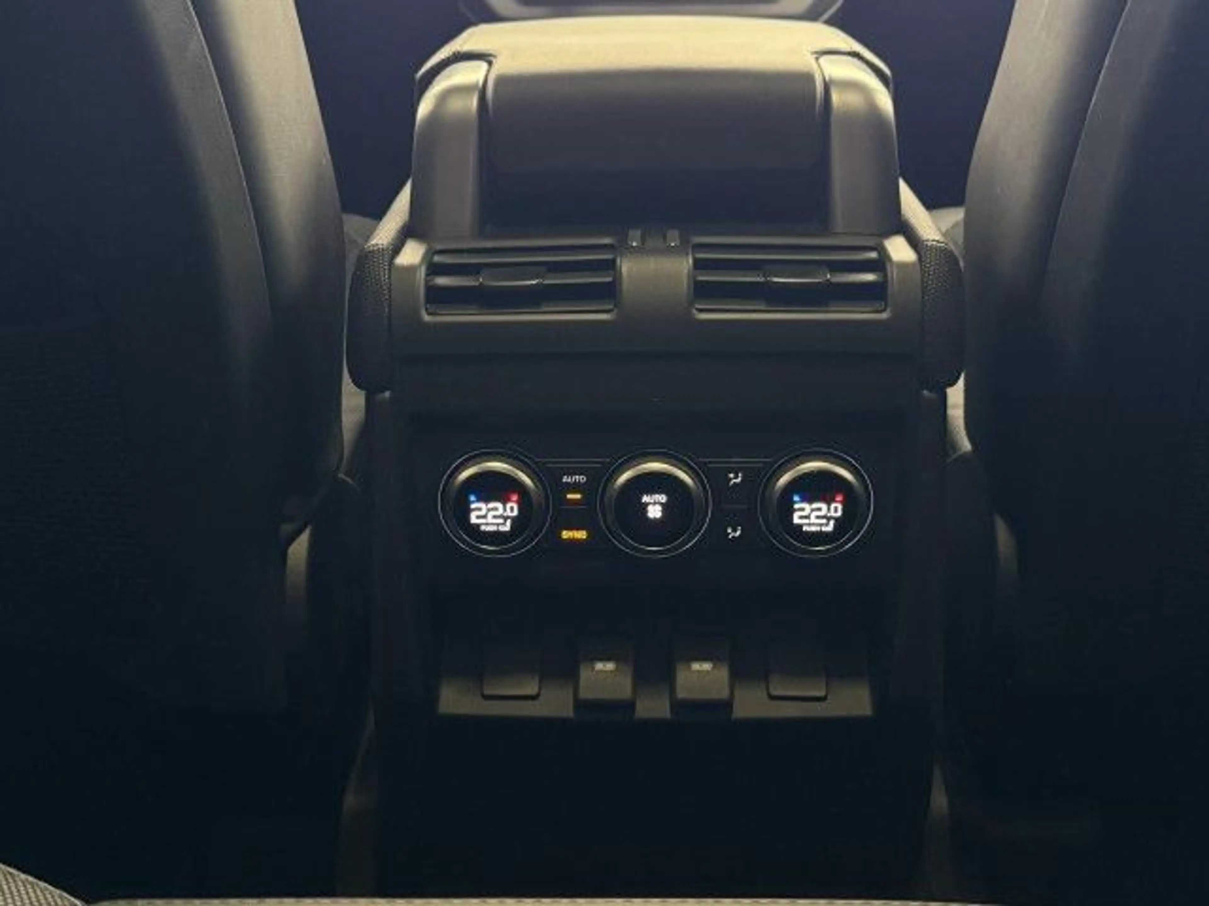 Land Rover Defender 110 P525 V8 Carpathian Edition AHK HUD — photo 13