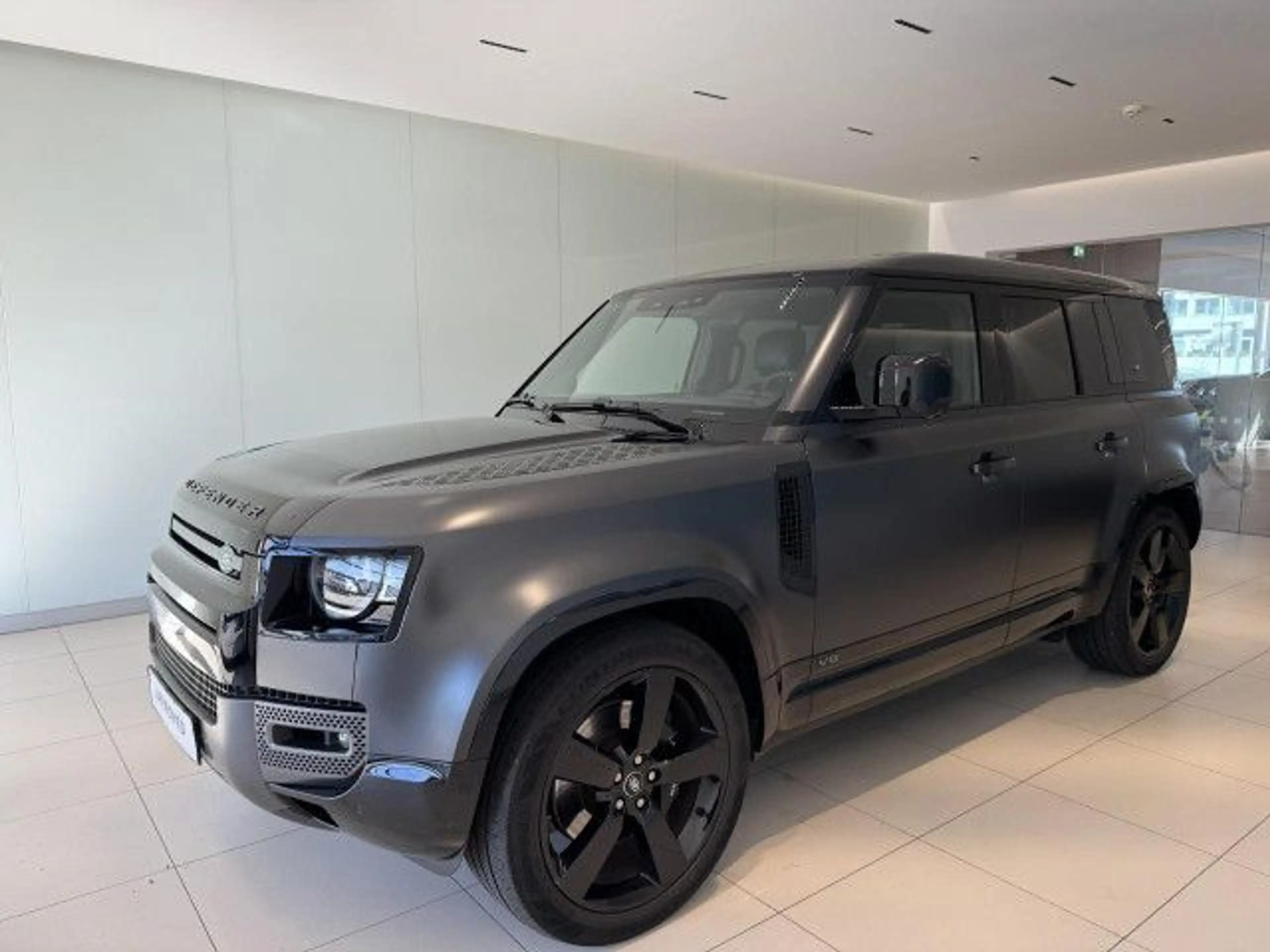 Land Rover Defender 110 P525 V8 Carpathian Edition AHK HUD