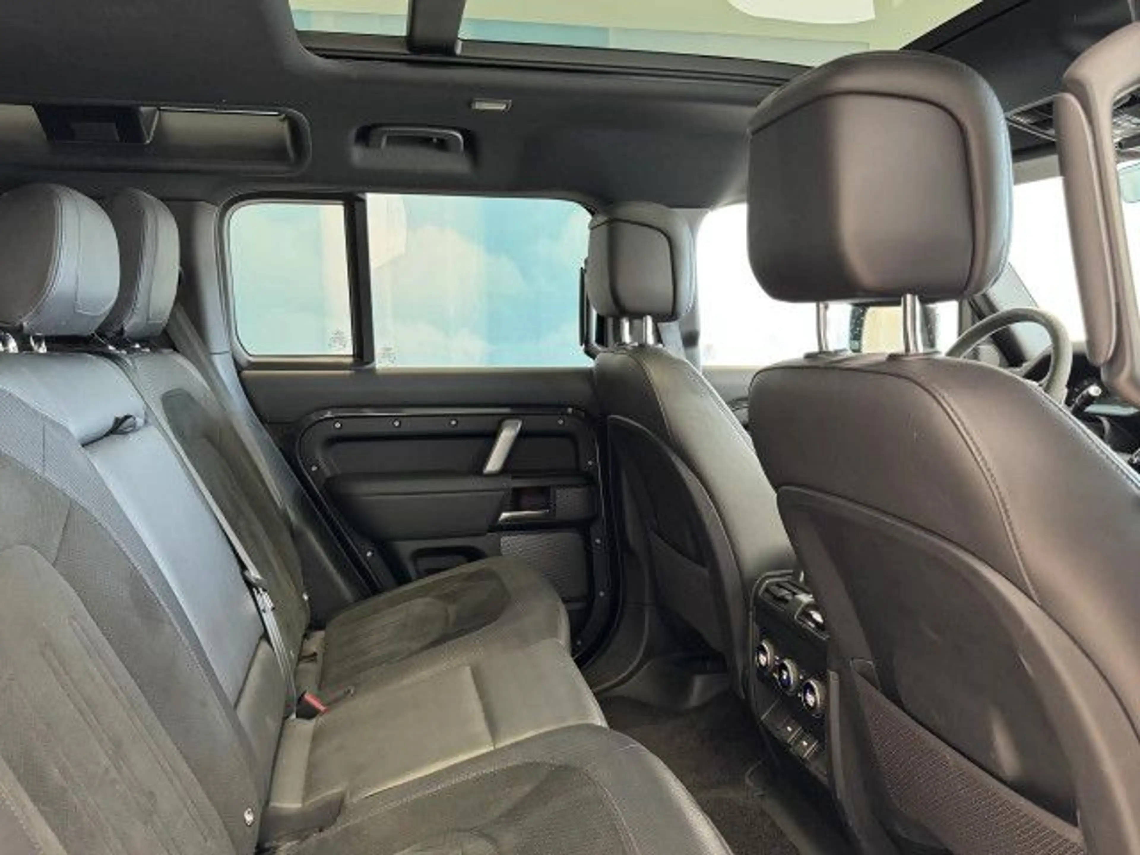 Land Rover Defender 110 P525 V8 Carpathian Edition AHK HUD — photo 12